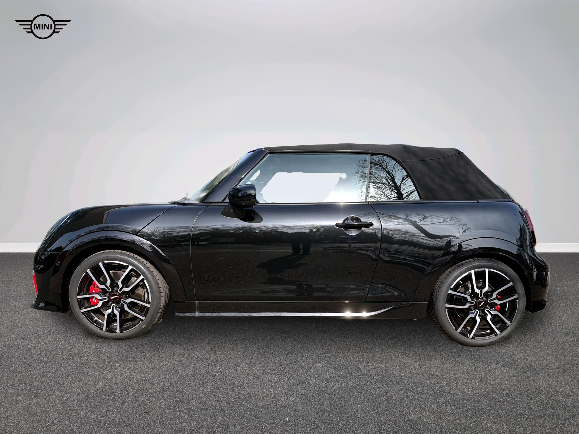 MINI John Cooper Works Cabrio-image-1