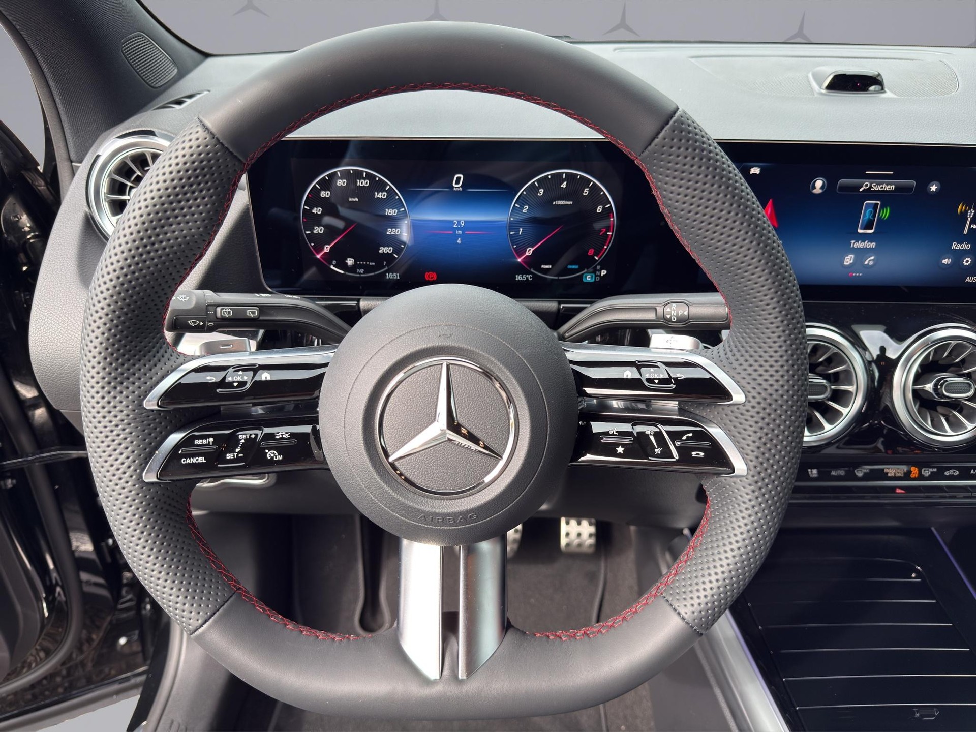 MERCEDES-BENZ GLA 250 Swiss Star AMG Line 4matic-image-10