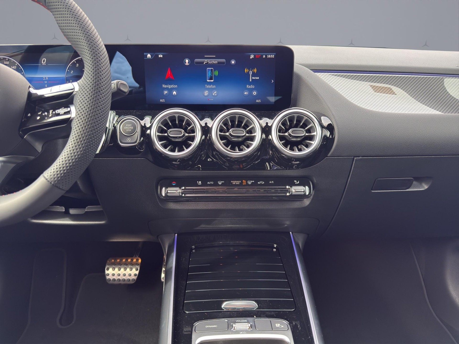 MERCEDES-BENZ GLA 250 Swiss Star AMG Line 4matic-image-14