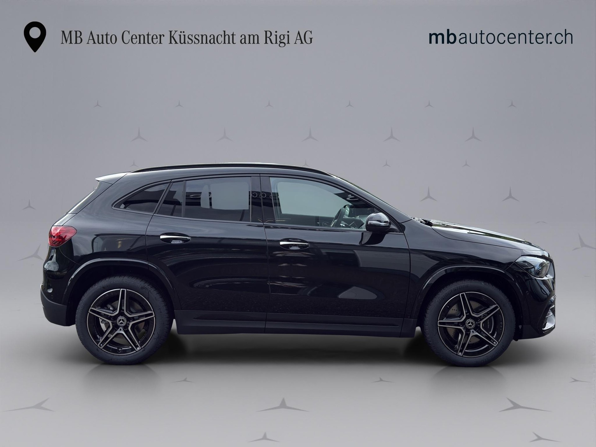 MERCEDES-BENZ GLA 250 Swiss Star AMG Line 4matic-image-7