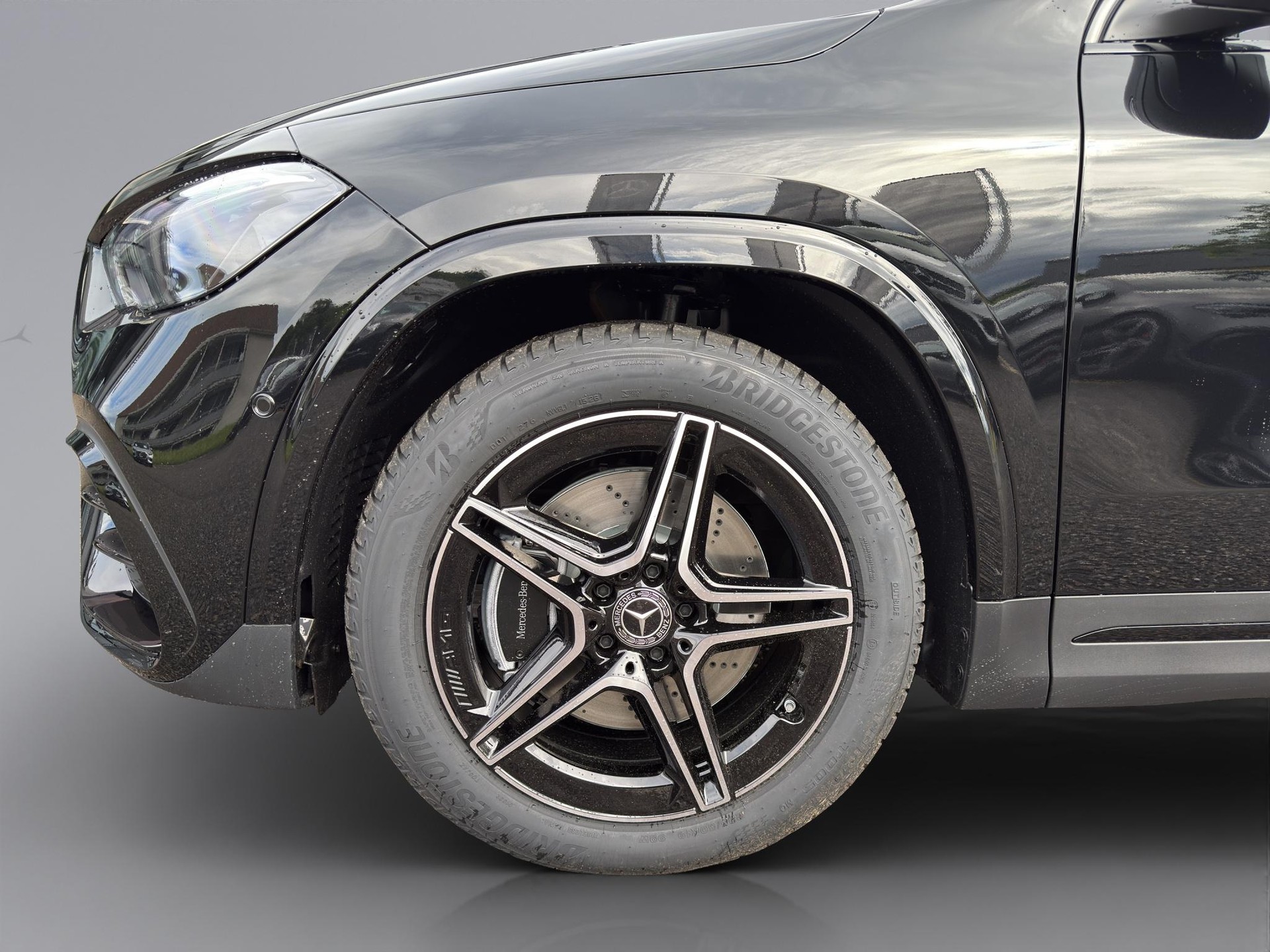 MERCEDES-BENZ GLA 250 Swiss Star AMG Line 4matic-image-3