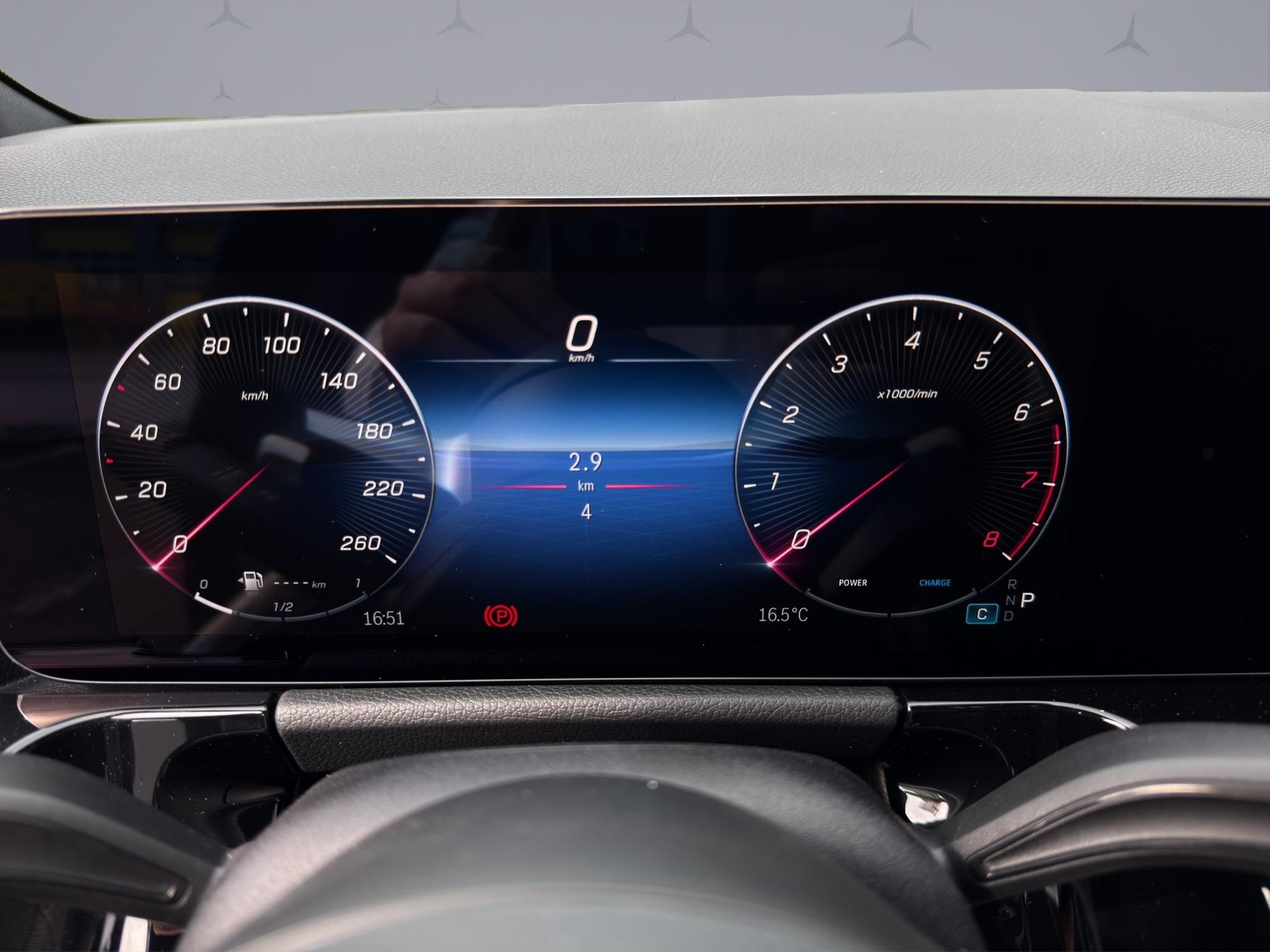 MERCEDES-BENZ GLA 250 Swiss Star AMG Line 4matic-image-11