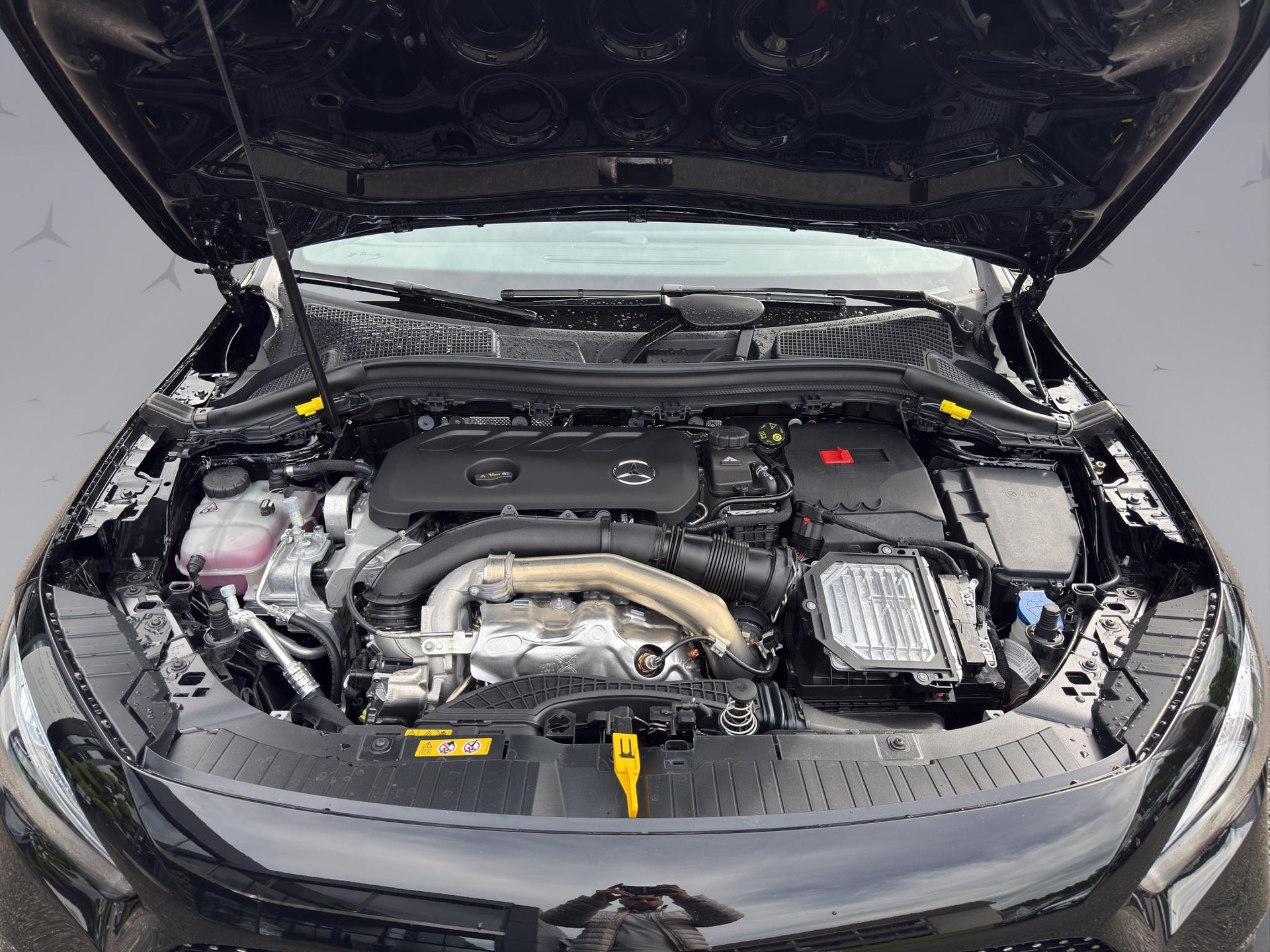 MERCEDES-BENZ GLA 250 Swiss Star AMG Line 4matic-image-18