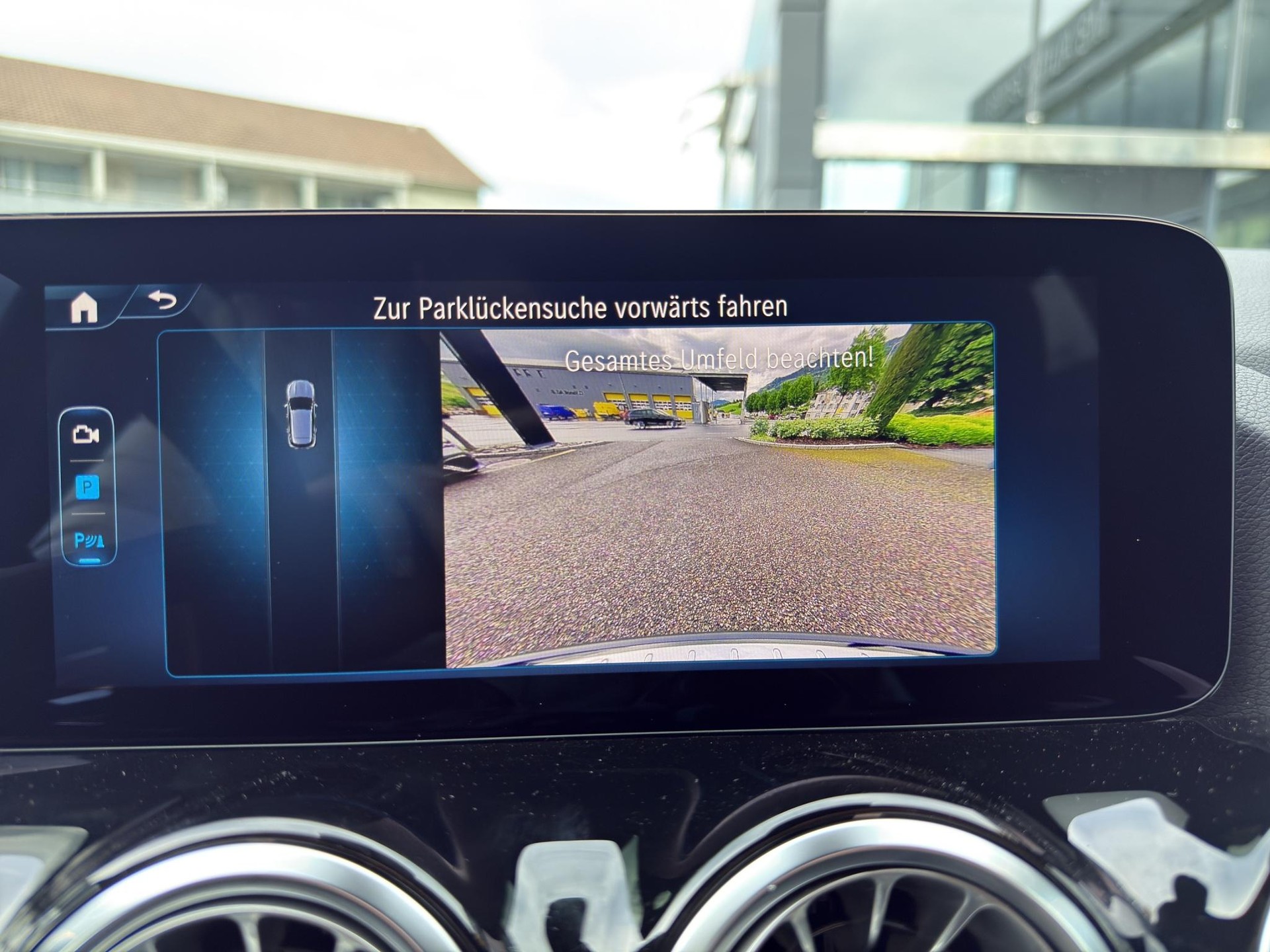 MERCEDES-BENZ GLA 250 Swiss Star AMG Line 4matic-image-21