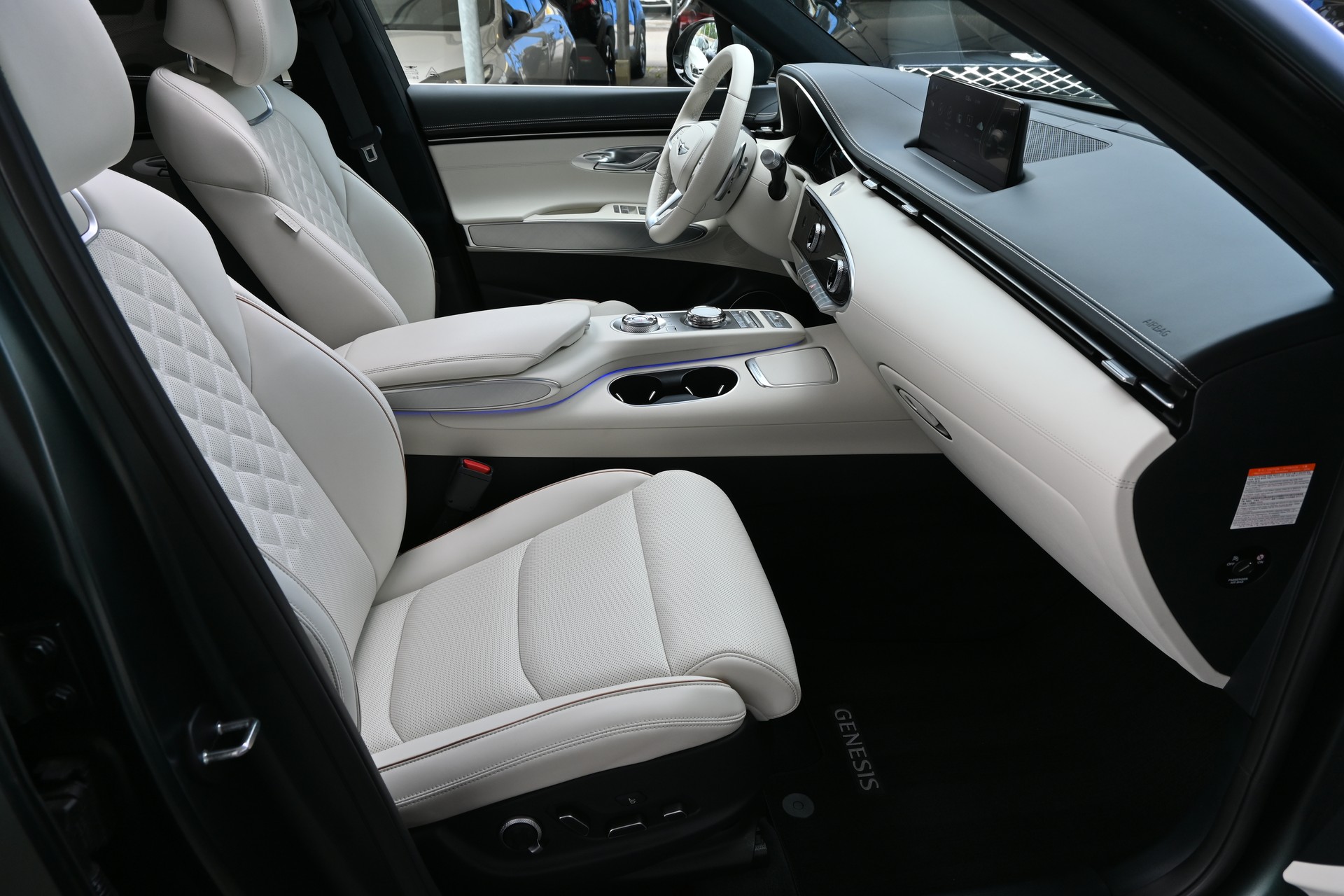 GENESIS GV70 Electrified Dual Motor Sport AWD kWh 77,4 490PS 4X4 + AHK 1800kg (CH Auto)-image-12