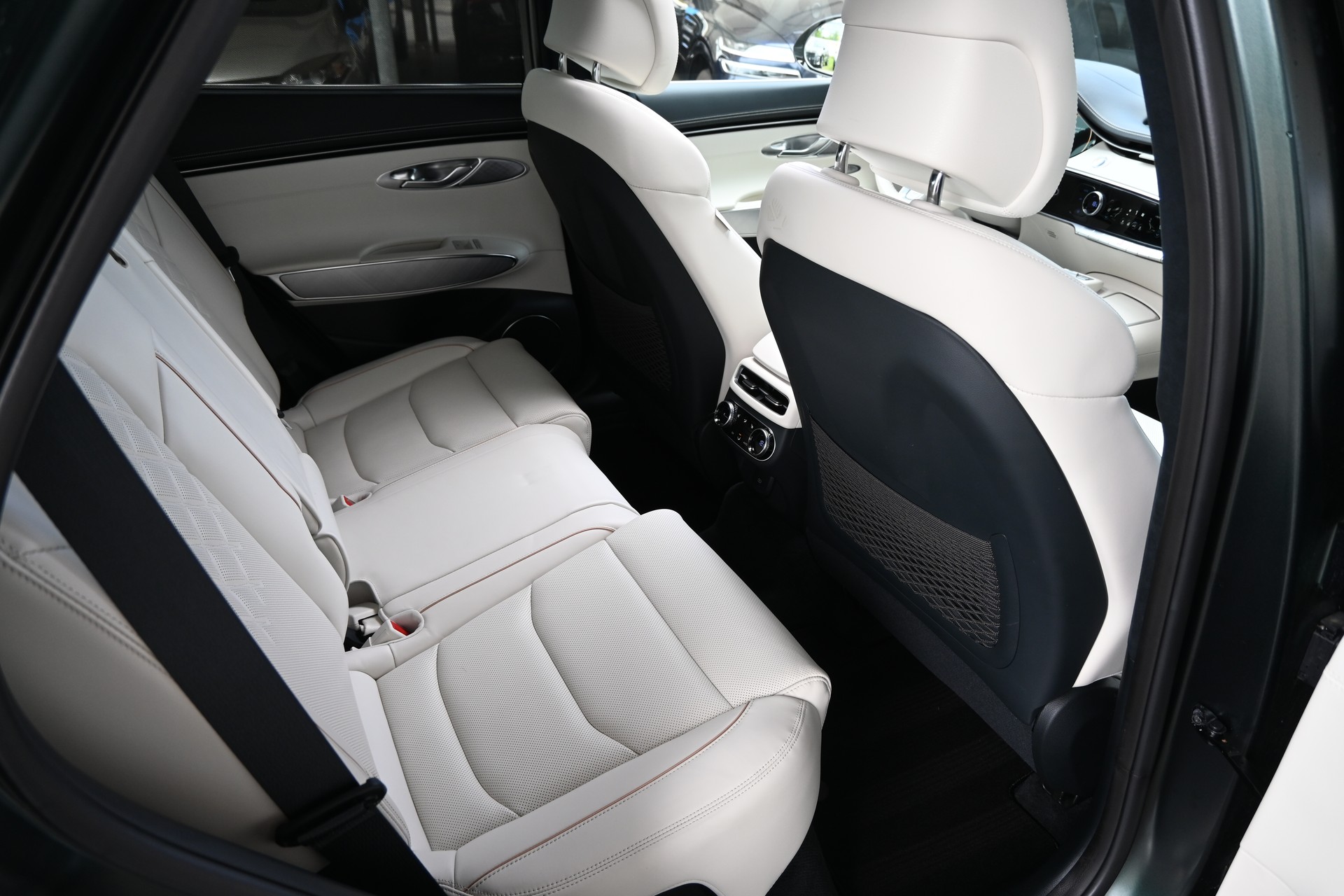 GENESIS GV70 Electrified Dual Motor Sport AWD kWh 77,4 490PS 4X4 + AHK 1800kg (CH Auto)-image-14