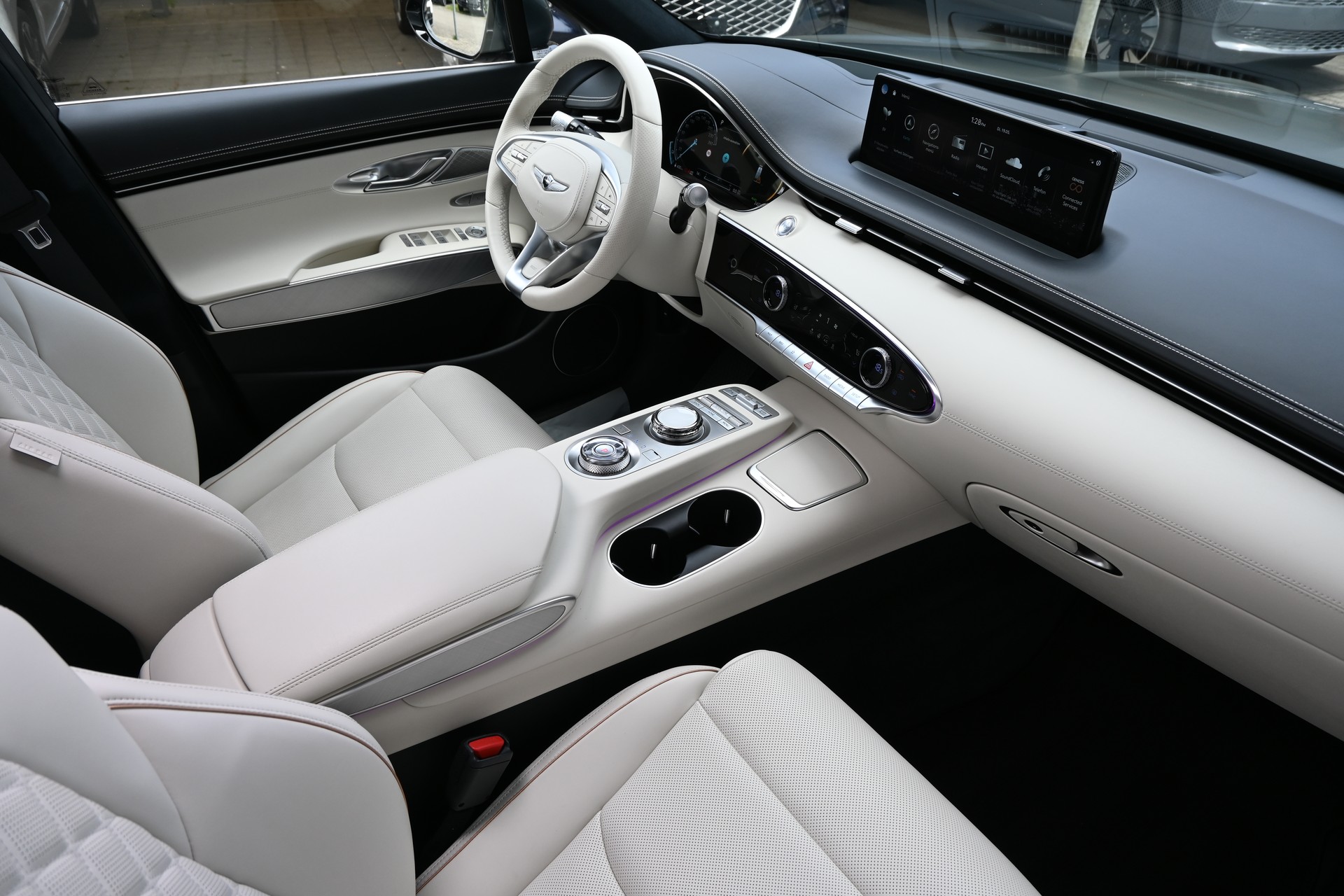GENESIS GV70 Electrified Dual Motor Sport AWD kWh 77,4 490PS 4X4 + AHK 1800kg (CH Auto)-image-11