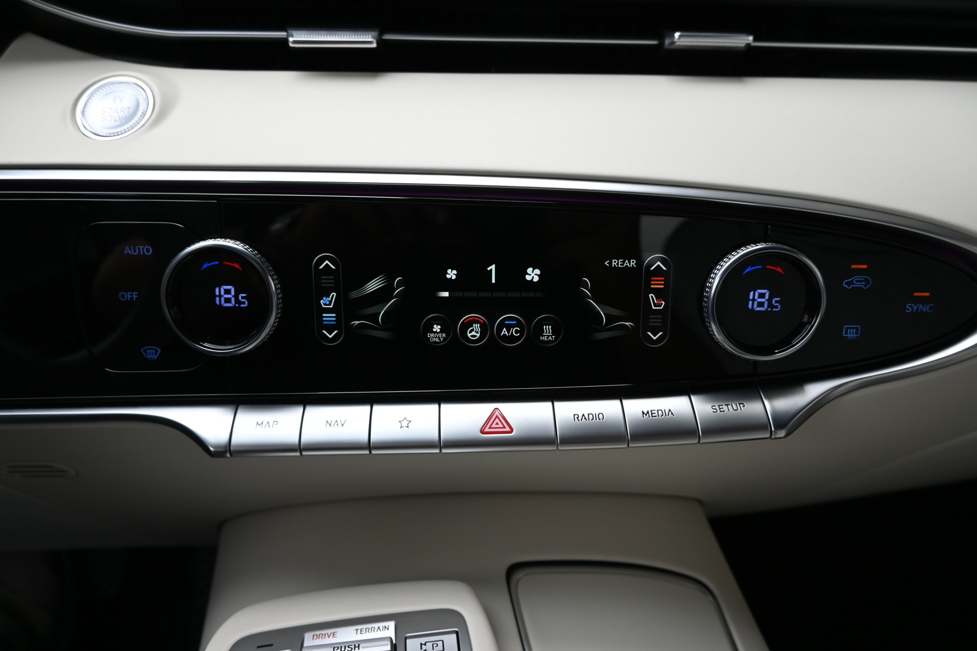 GENESIS GV70 Electrified Dual Motor Sport AWD kWh 77,4 490PS 4X4 + AHK 1800kg (CH Auto)-image-21
