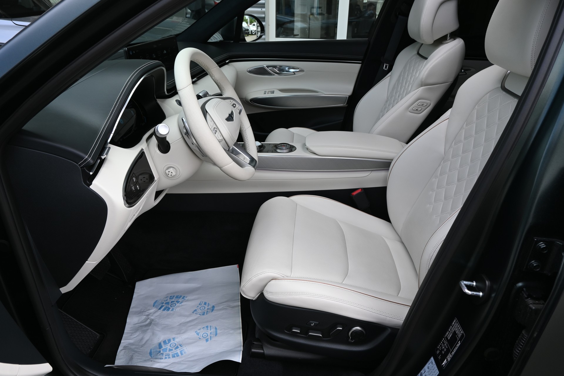 GENESIS GV70 Electrified Dual Motor Sport AWD kWh 77,4 490PS 4X4 + AHK 1800kg (CH Auto)-image-10