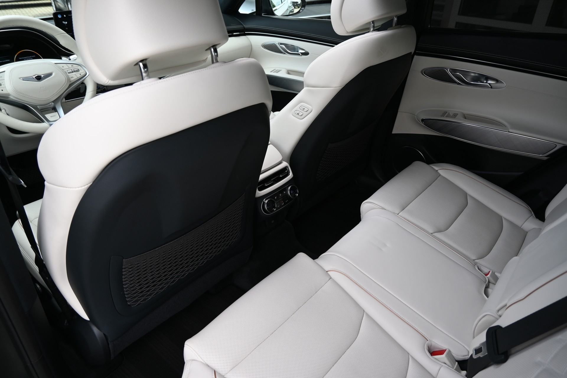 GENESIS GV70 Electrified Dual Motor Sport AWD kWh 77,4 490PS 4X4 + AHK 1800kg (CH Auto)-image-13