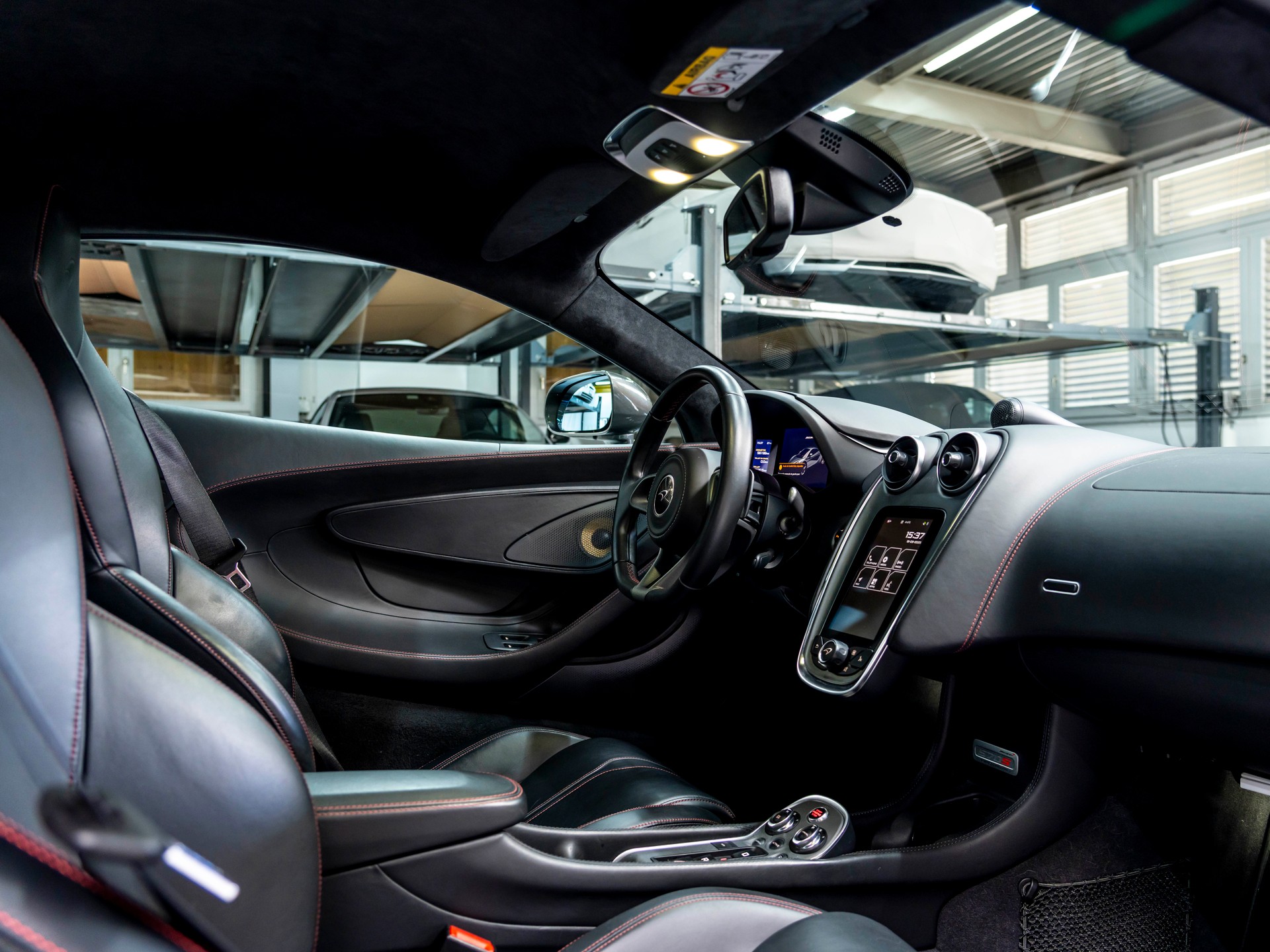 McLAREN 570S Coupé 3.8 V8 SSG-image-19