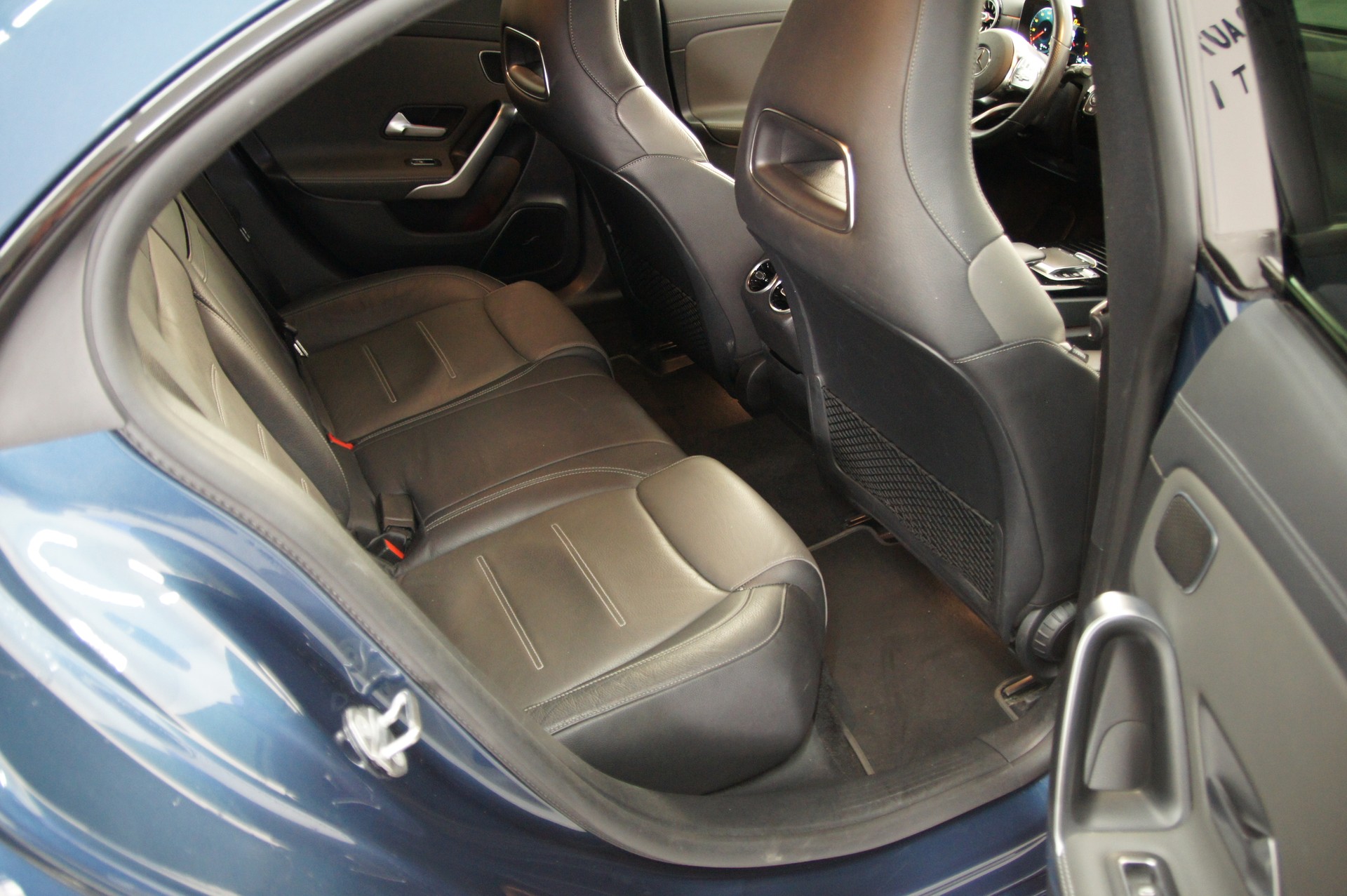 MERCEDES-BENZ CLA 200 AMG Line-image-15