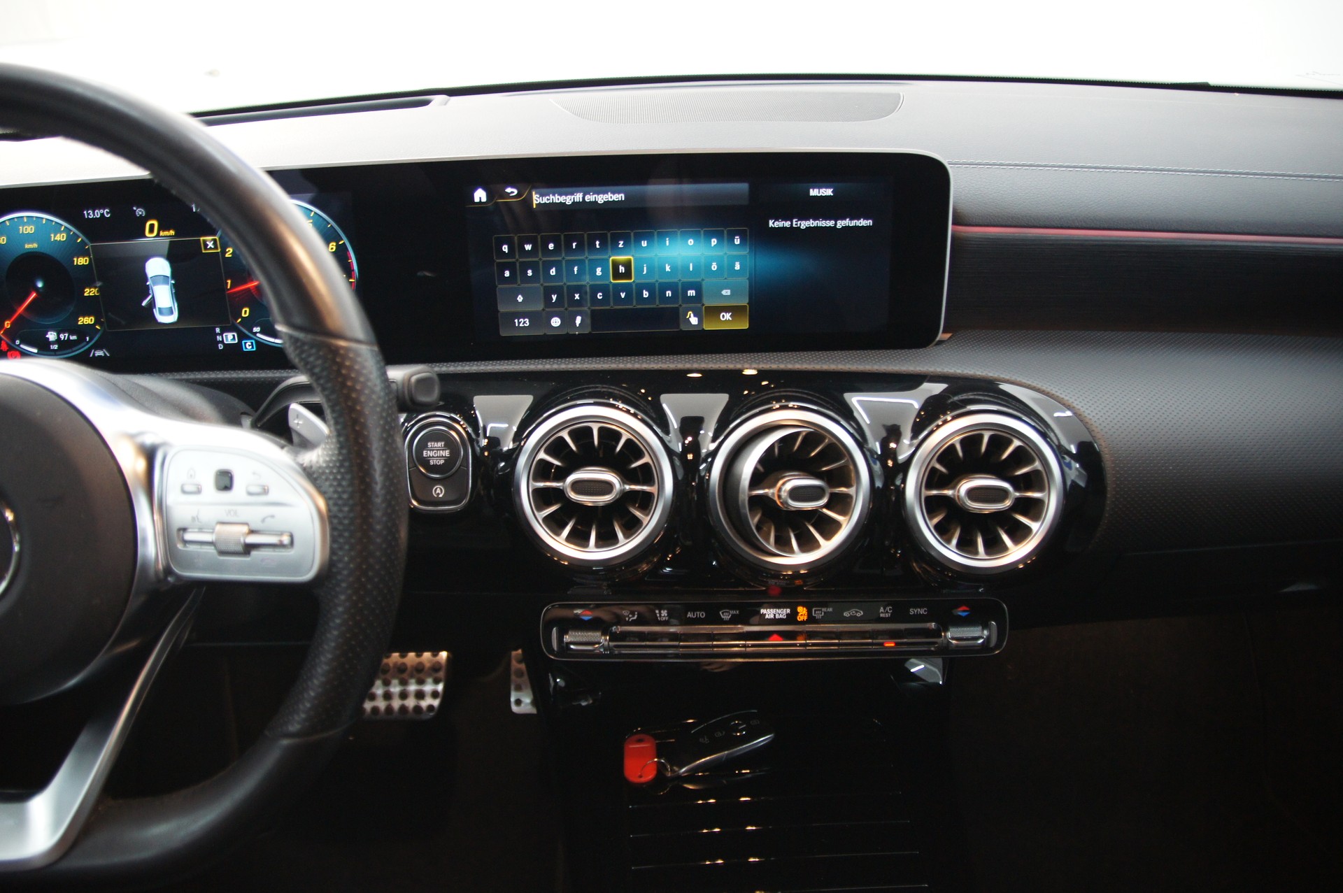 MERCEDES-BENZ CLA 200 AMG Line-image-10