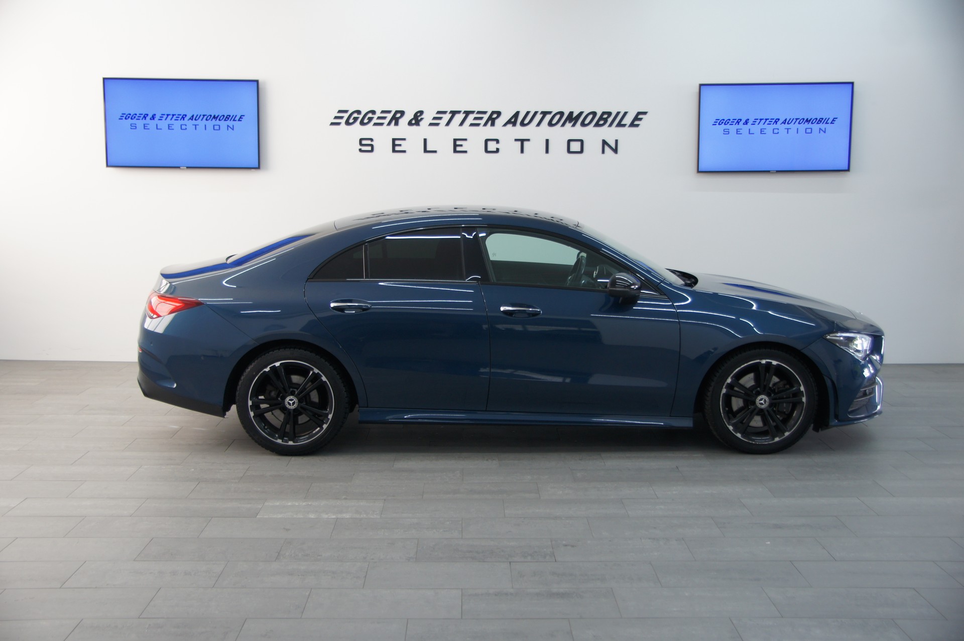 MERCEDES-BENZ CLA 200 AMG Line-showroom-element-3