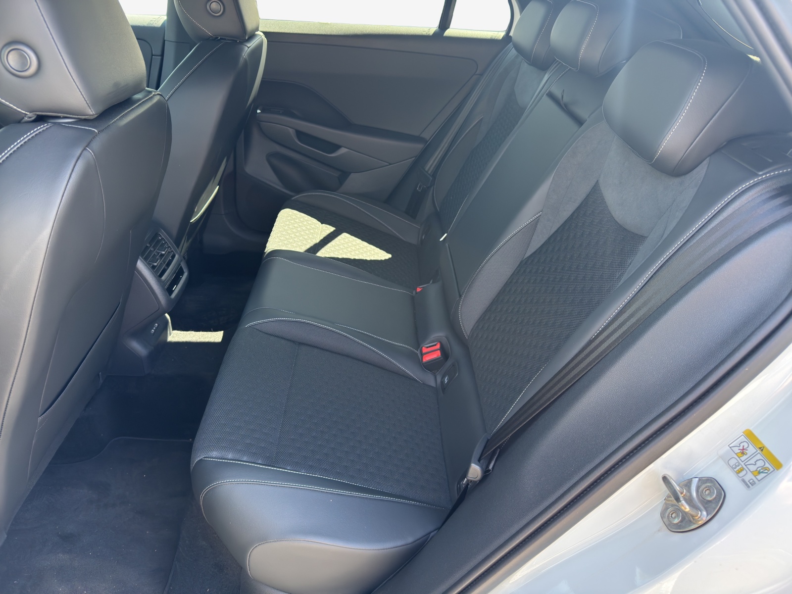 VW T-Roc 1.5 eTSI mHEV R-Line DSG-image-11