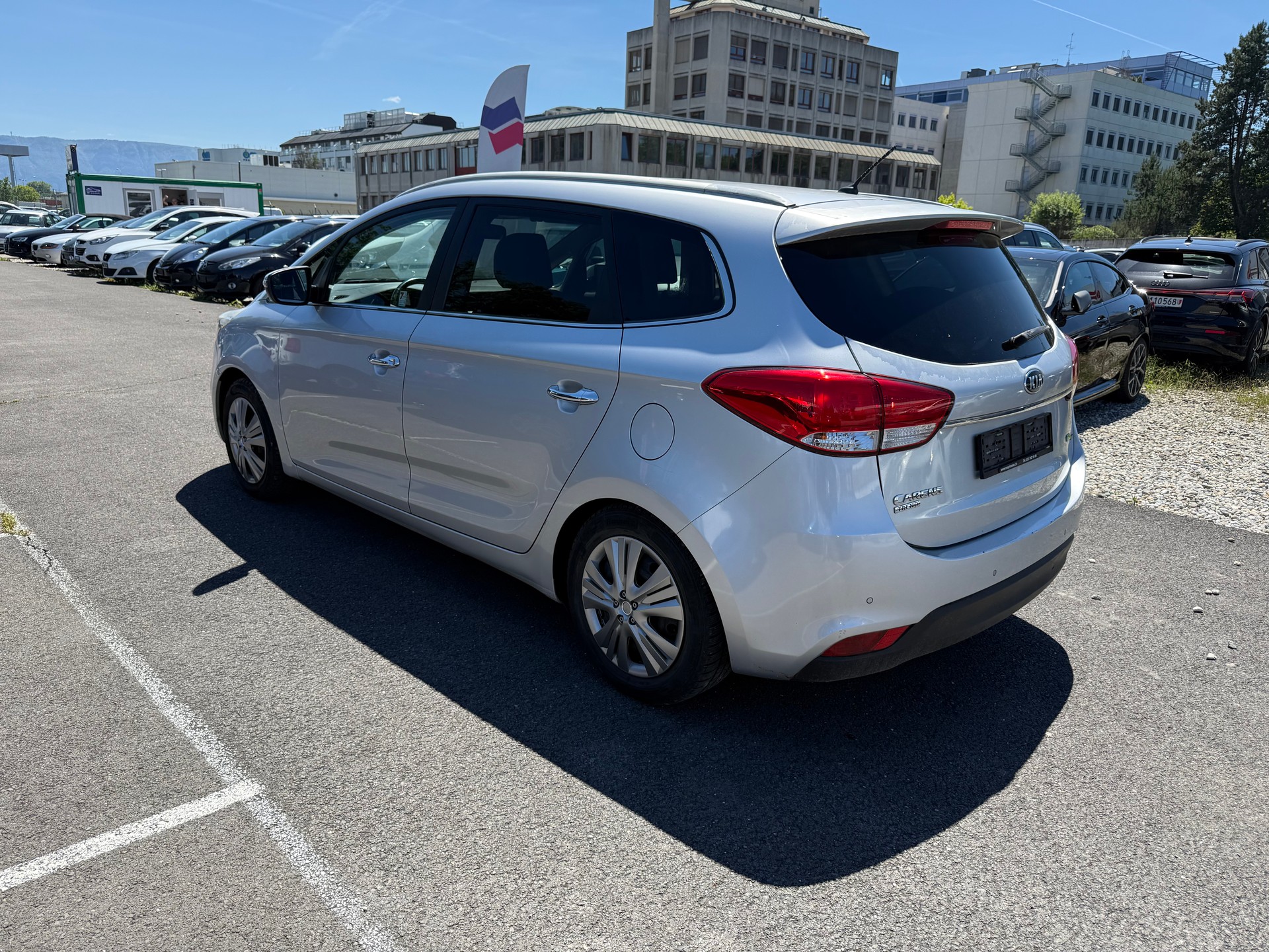 KIA Carens 1.6 GDI Classic-image-3