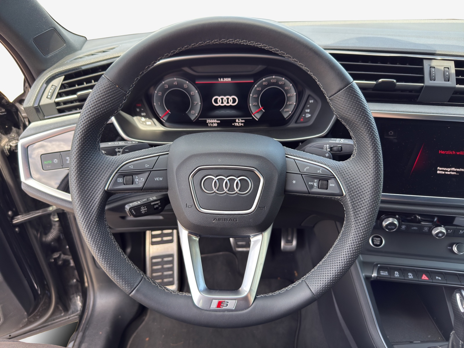 AUDI Q3 Sportback 40 TFSI S line quattro S-tronic-image-9