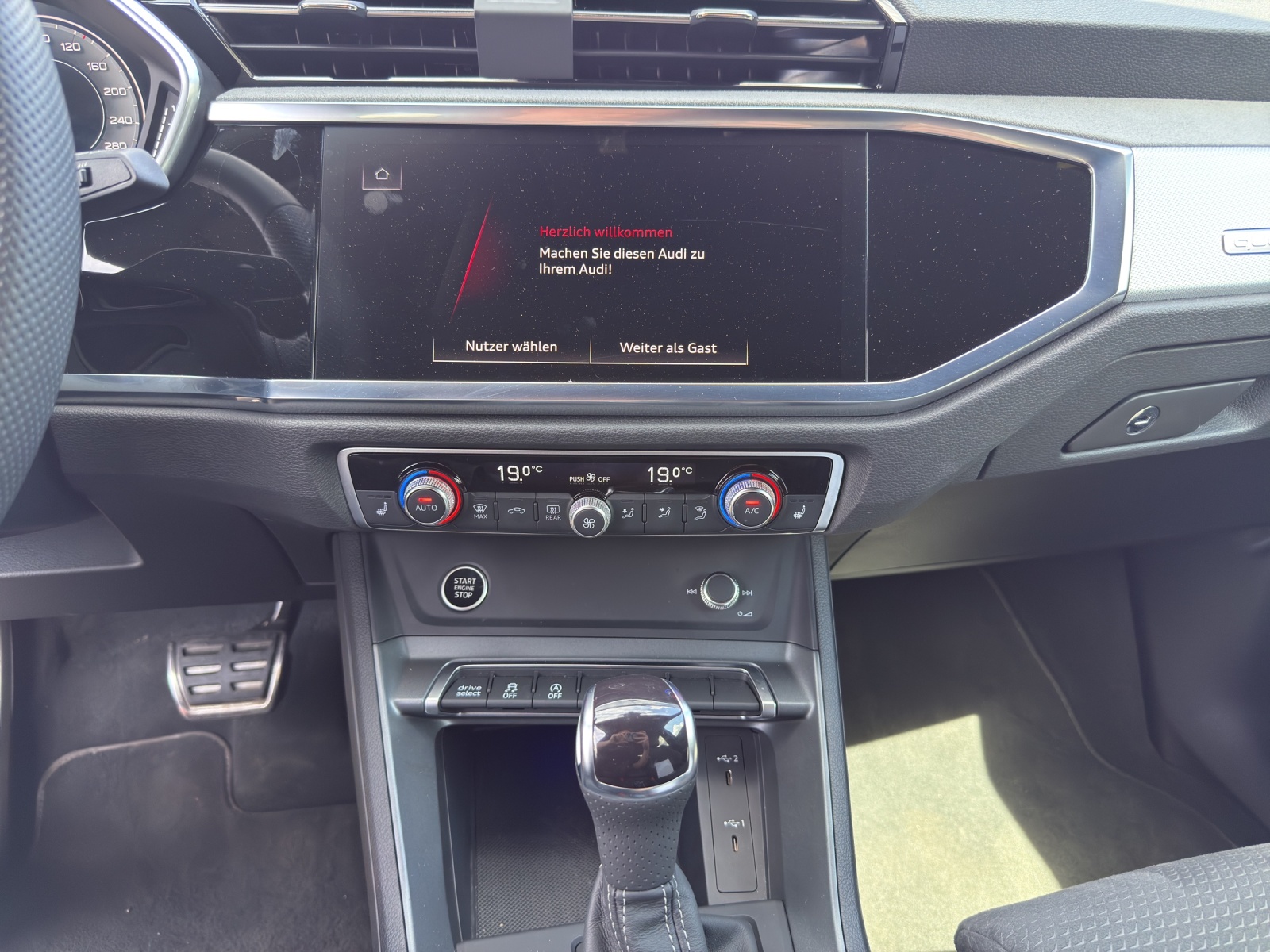 AUDI Q3 Sportback 40 TFSI S line quattro S-tronic-image-10