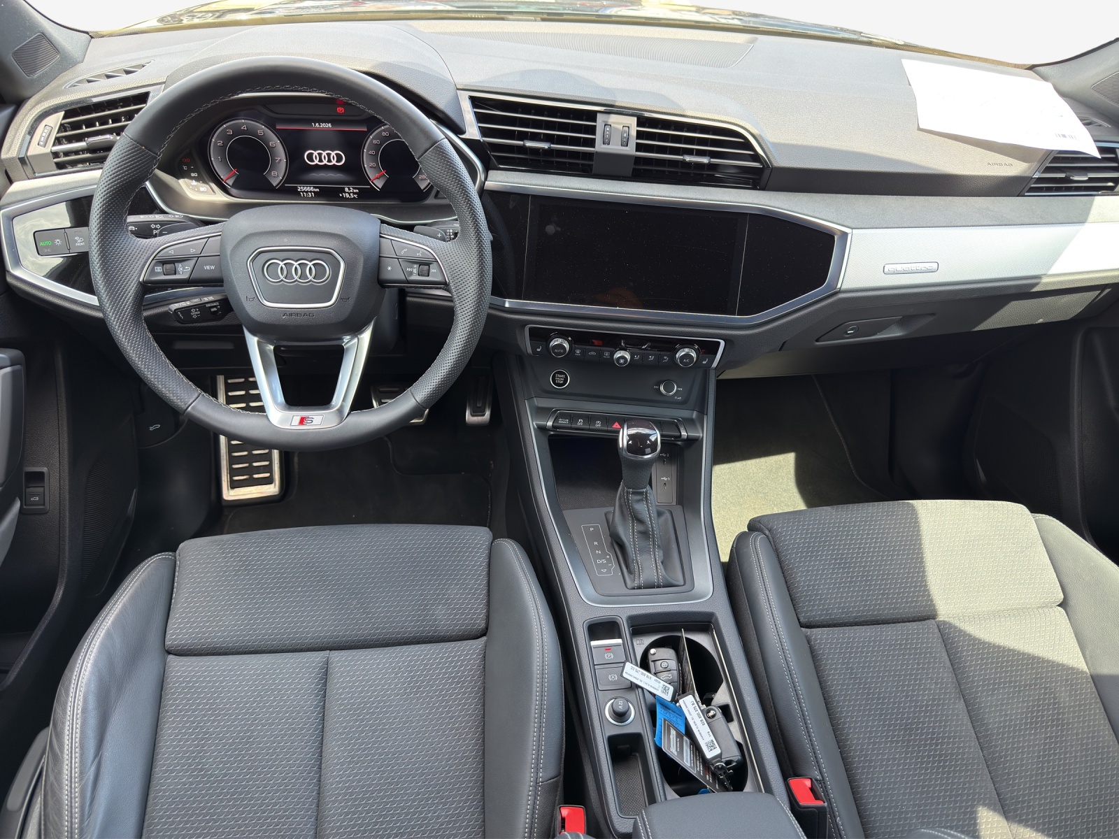 AUDI Q3 Sportback 40 TFSI S line quattro S-tronic-image-8
