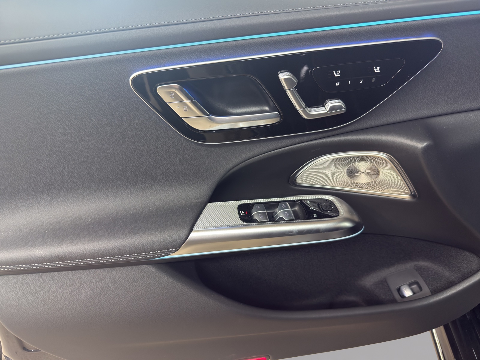 MERCEDES-BENZ E 220 d 4Matic 9G-Tronic-image-12
