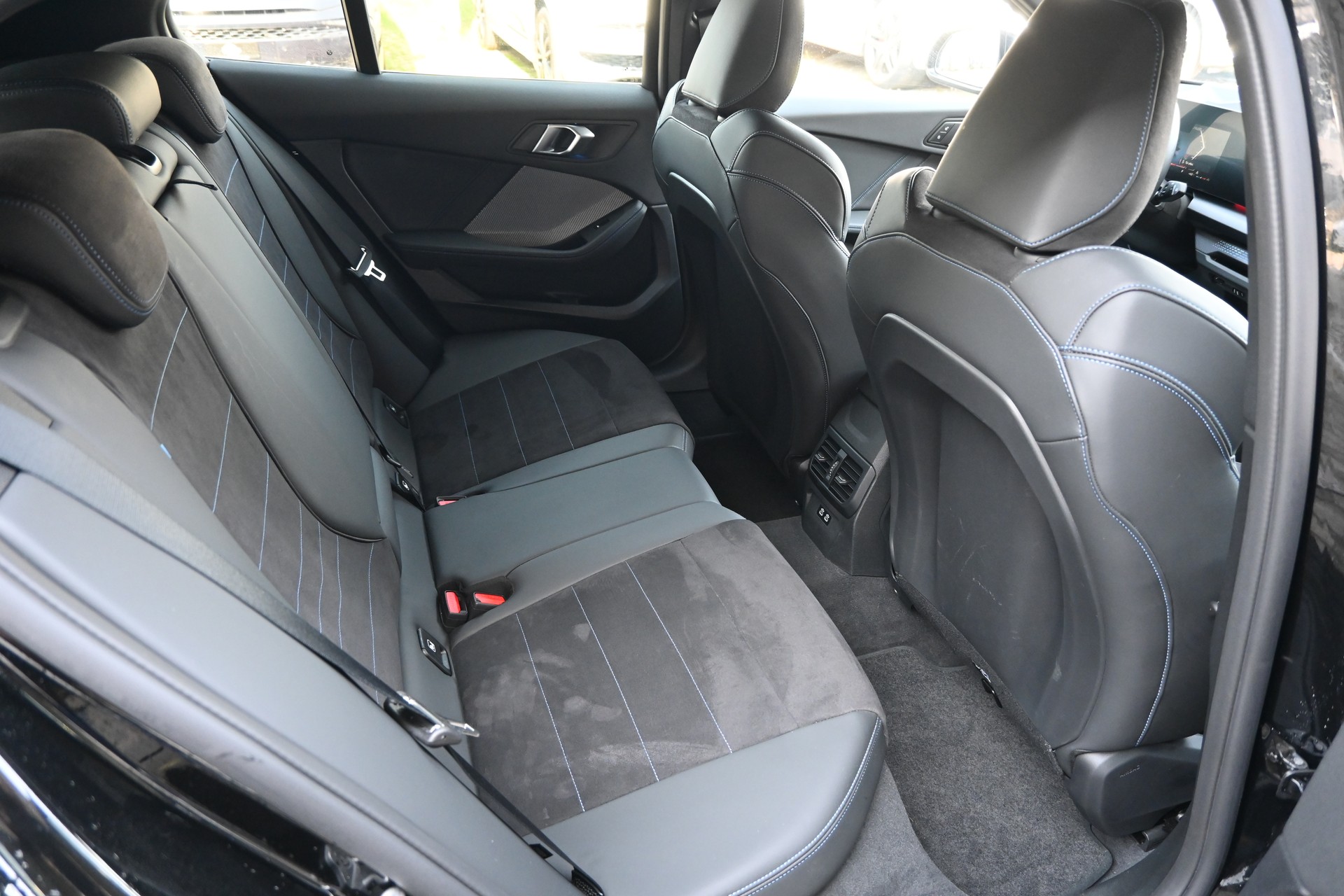 BMW 120 M Sport Pro Black Steptronic + Werksgarantie + Top Ausstattung-image-14