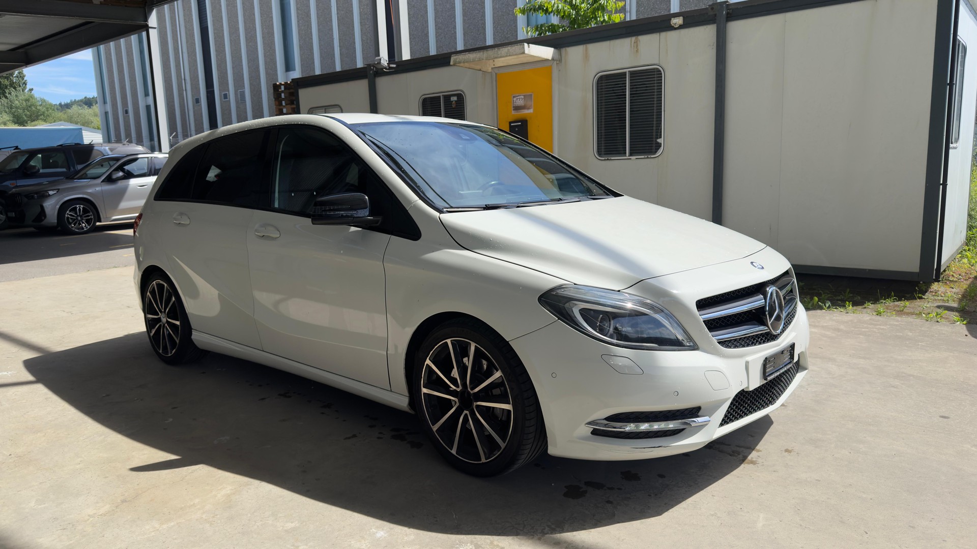 MERCEDES-BENZ B 220 4Matic 7G-DCT-image-1