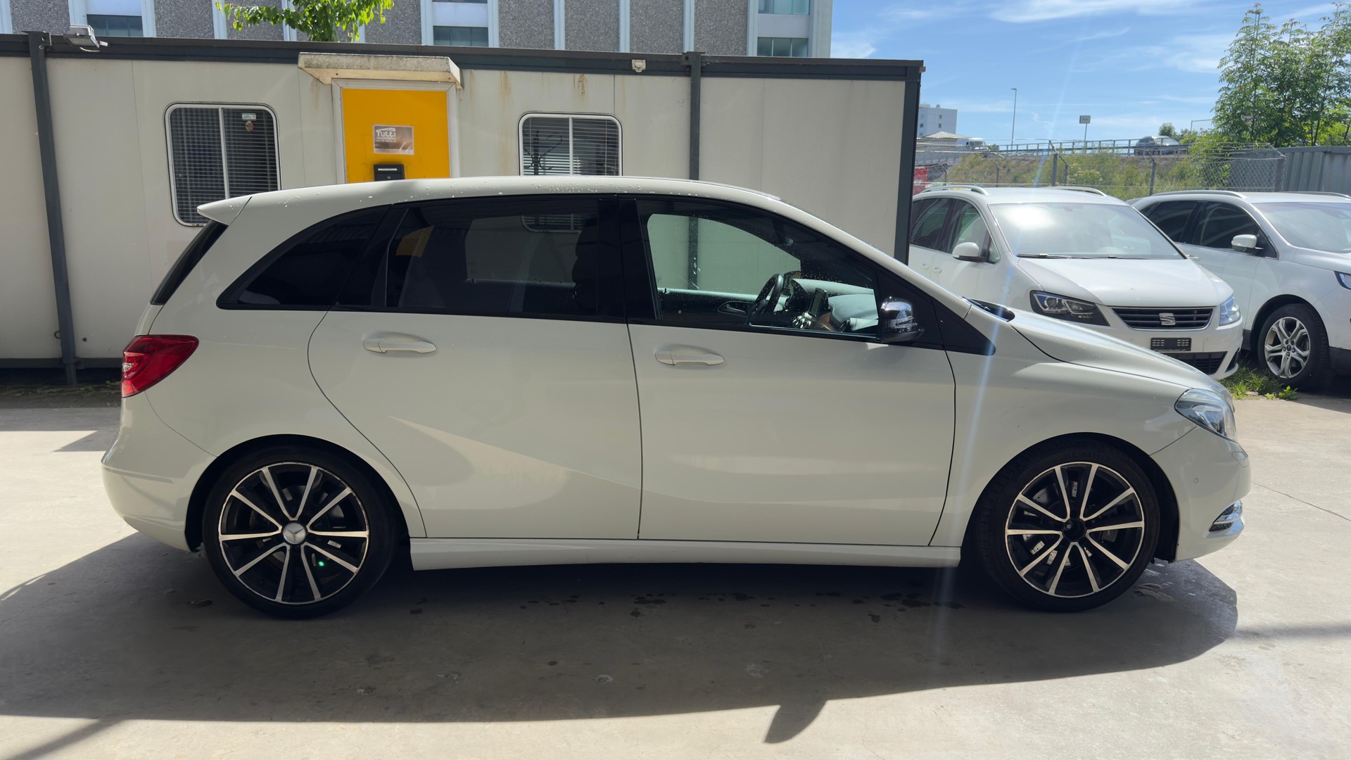 MERCEDES-BENZ B 220 4Matic 7G-DCT-image-4