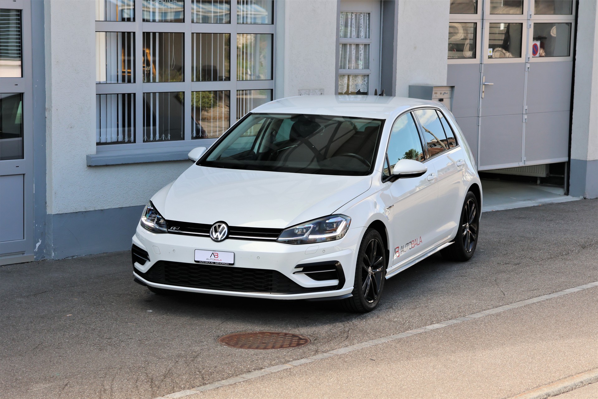 VW Golf 1.5 TSI EVO Highline DSG R-Line-image-0