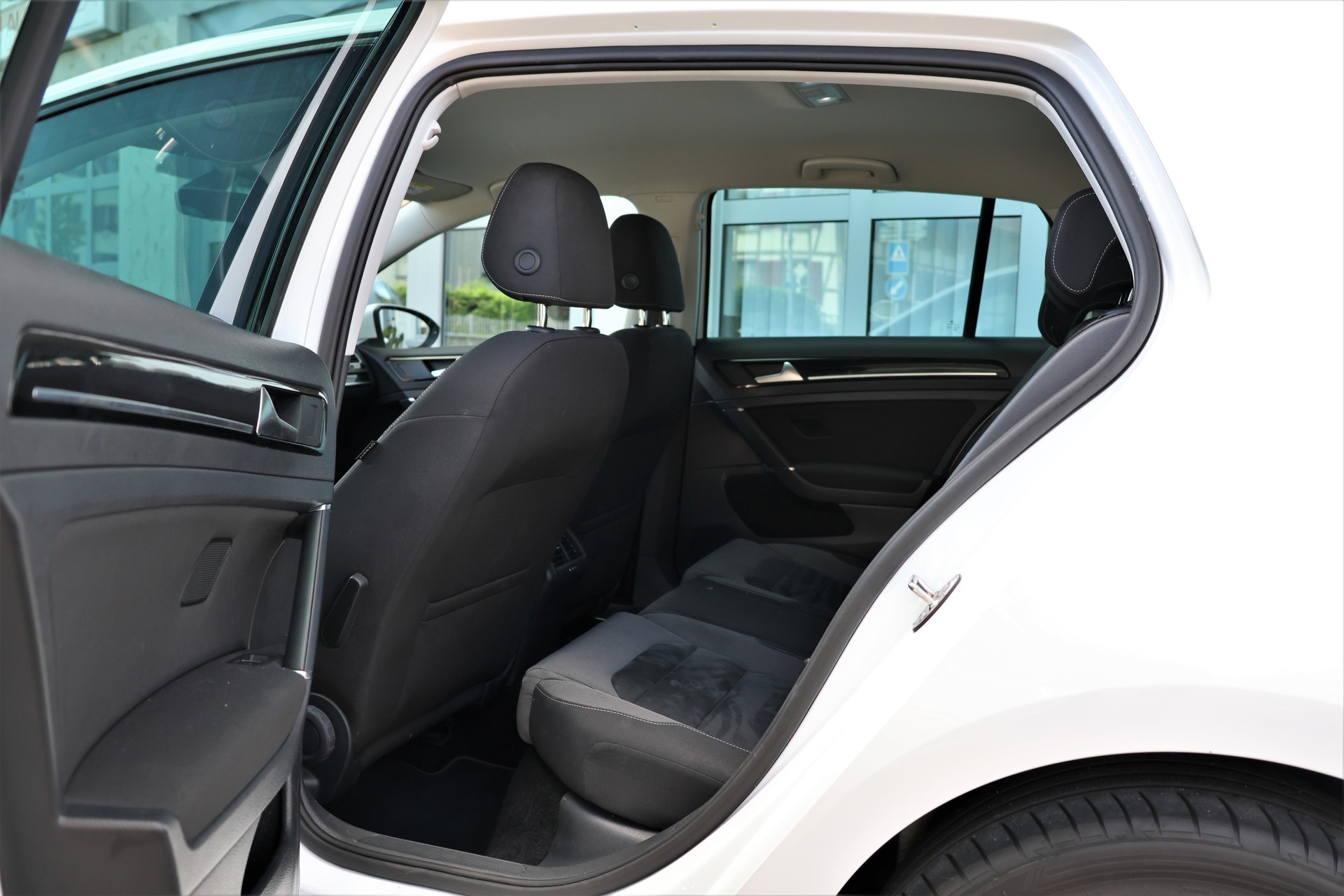 VW Golf 1.5 TSI EVO Highline DSG R-Line-image-12