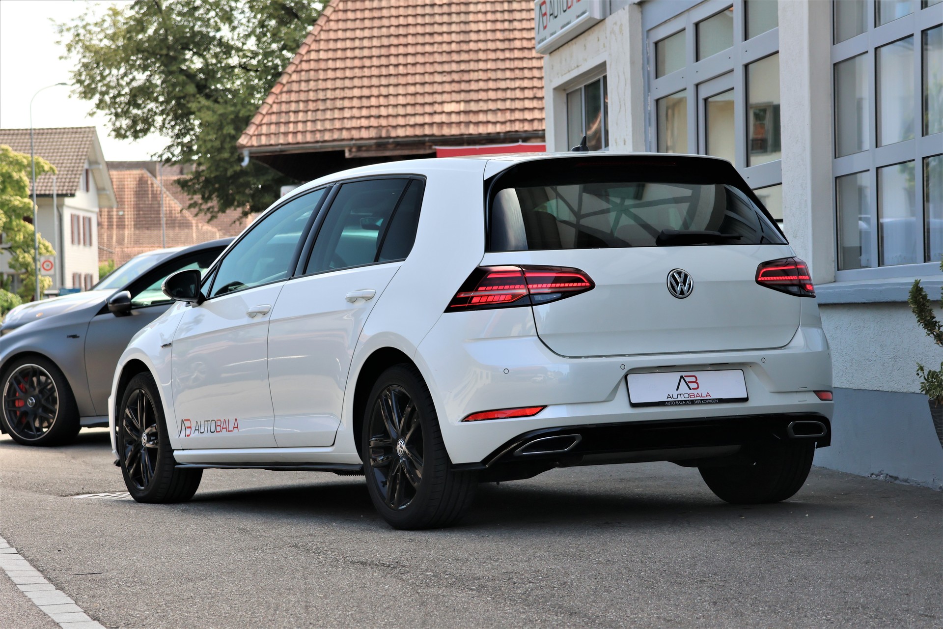 VW Golf 1.5 TSI EVO Highline DSG R-Line-image-2