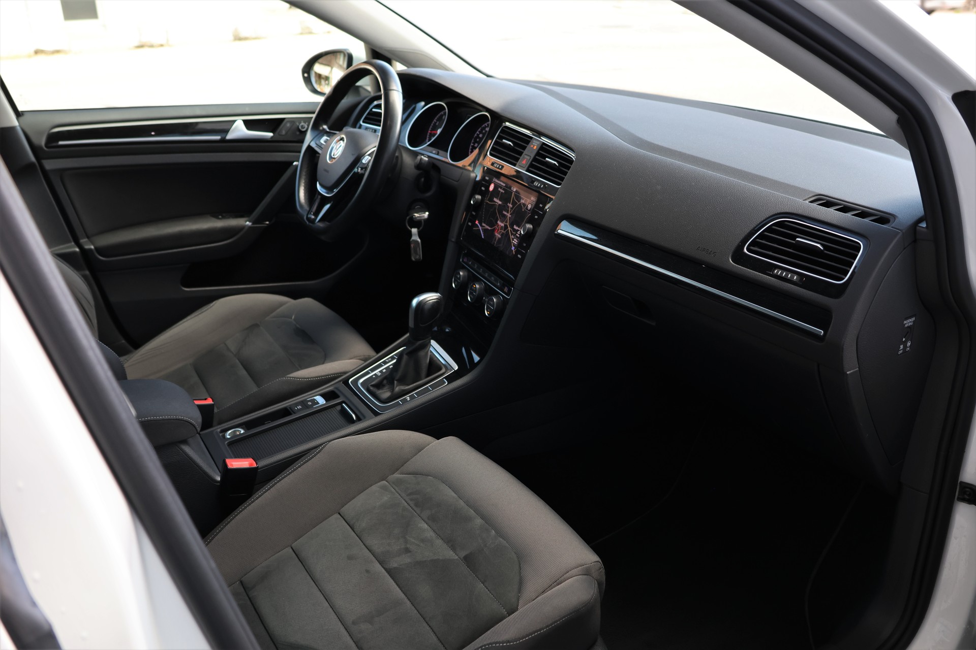 VW Golf 1.5 TSI EVO Highline DSG R-Line-image-17