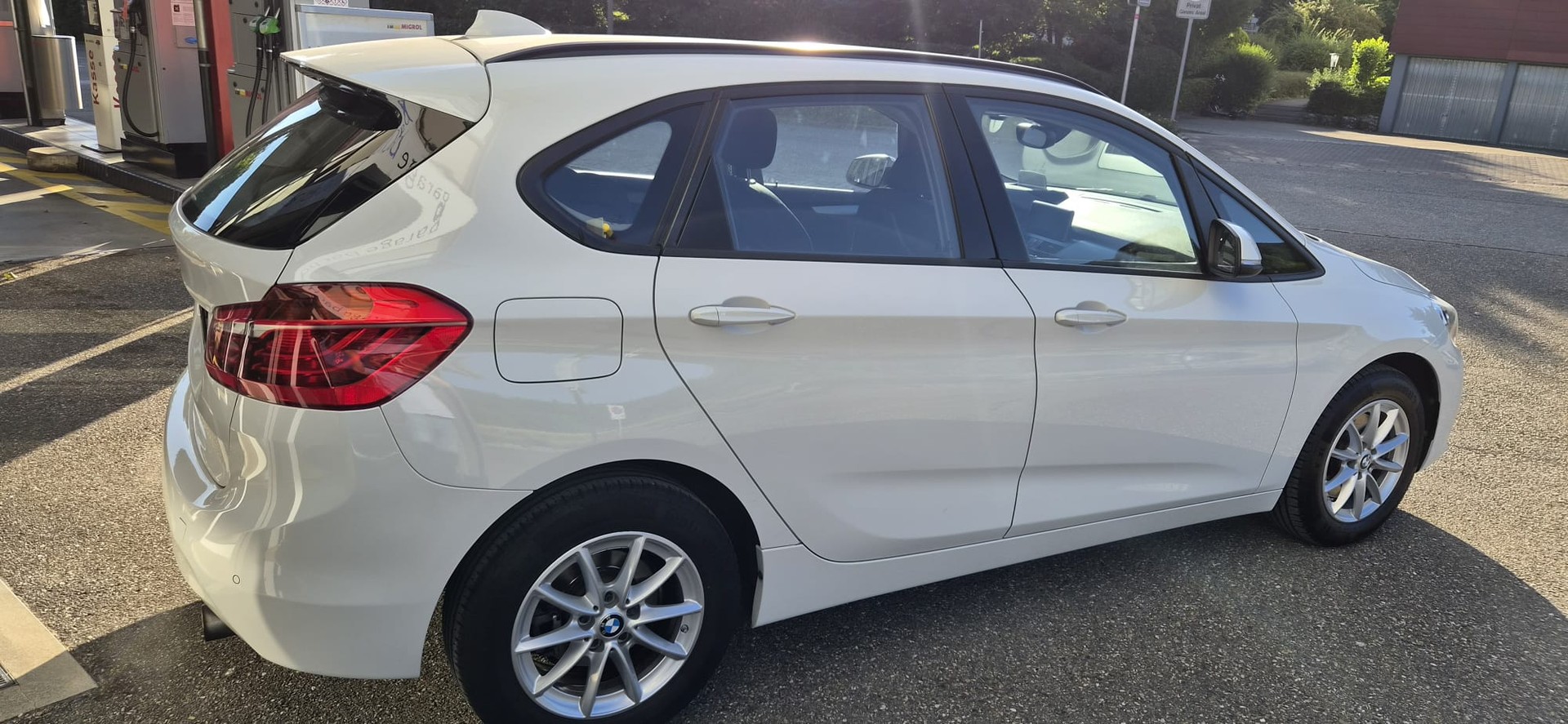 BMW 220i Active Tourer Steptronic-image-3