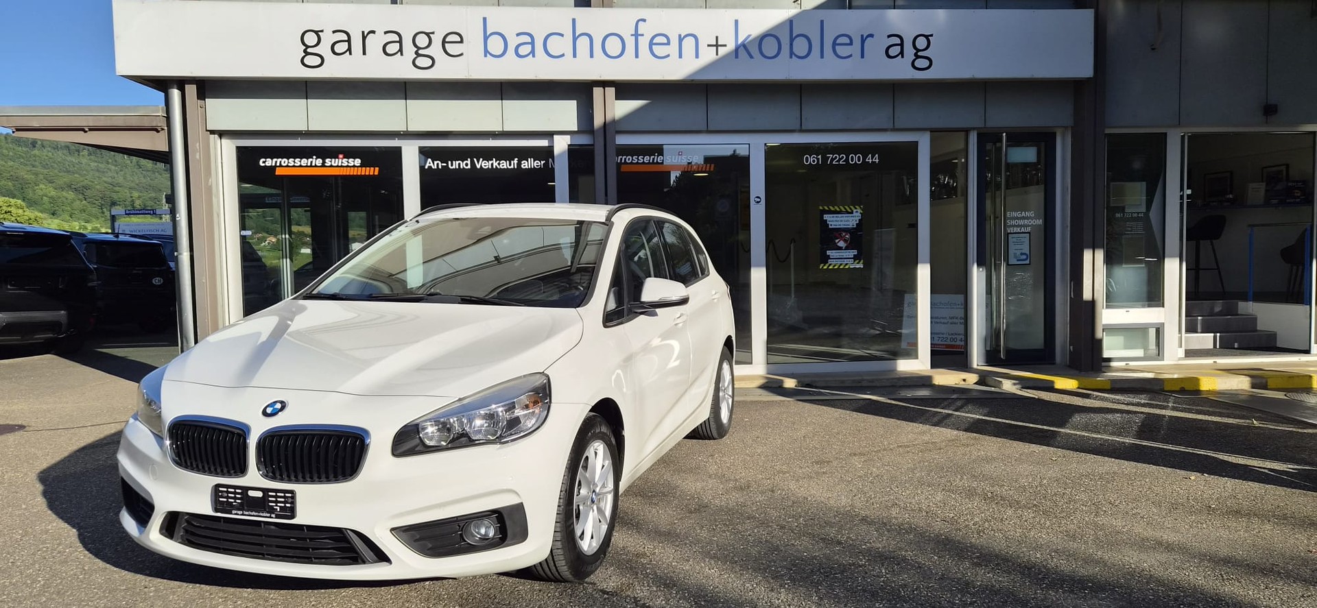 BMW 220i Active Tourer Steptronic-image-0