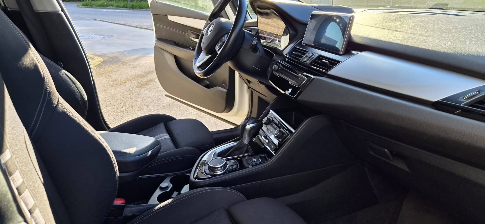 BMW 220i Active Tourer Steptronic-image-7