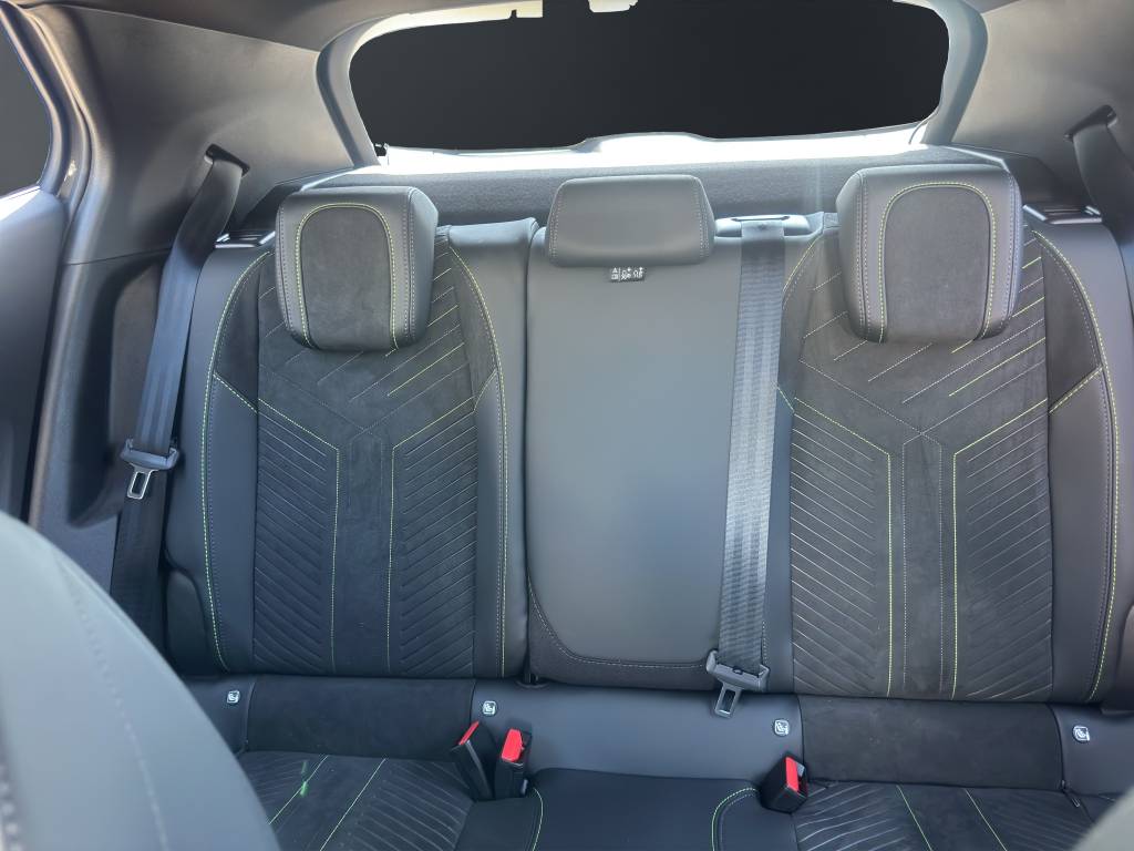 PEUGEOT 2008 1.2 145 MHEV GT-image-8