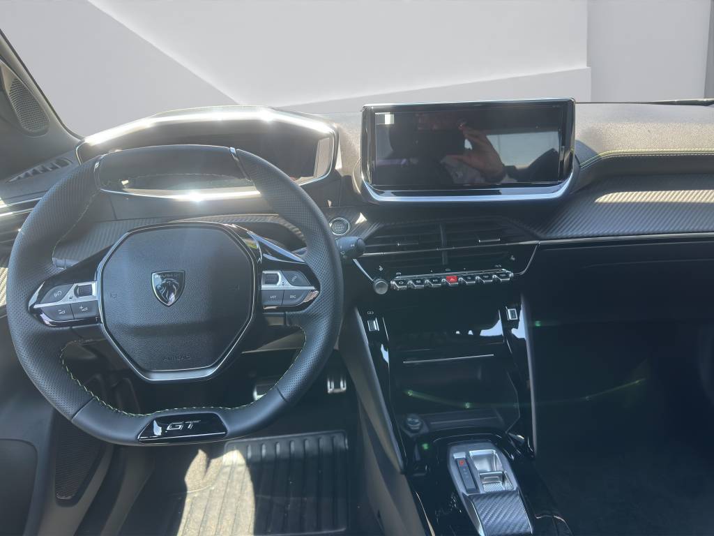 PEUGEOT 2008 1.2 145 MHEV GT-image-5