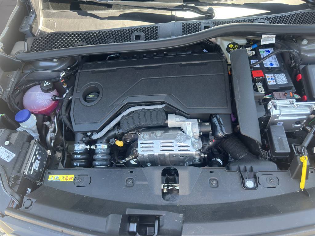 PEUGEOT 2008 1.2 145 MHEV GT-image-15