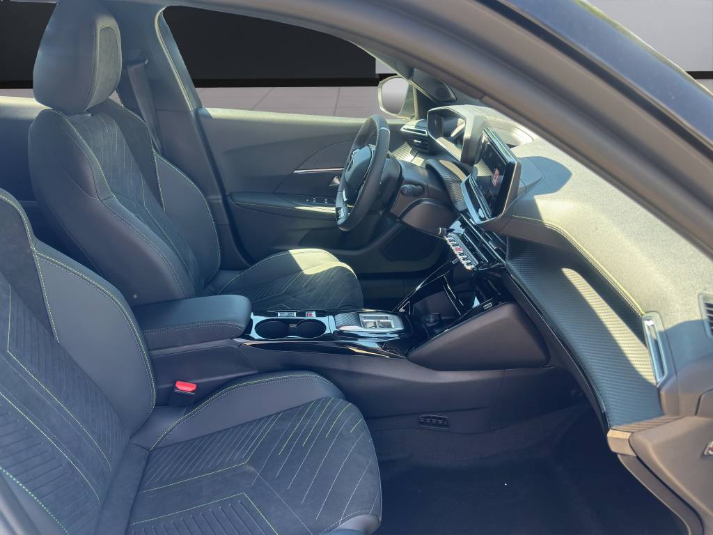 PEUGEOT 2008 1.2 145 MHEV GT-image-9