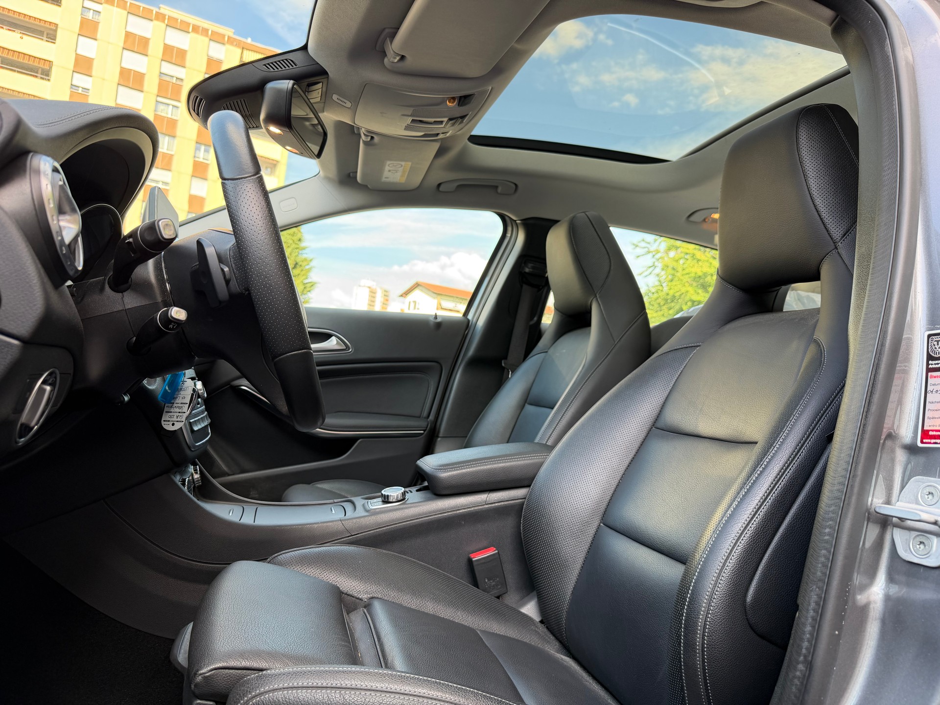 MERCEDES-BENZ GLA 250 Style 4Matic 7G-DCT-image-11