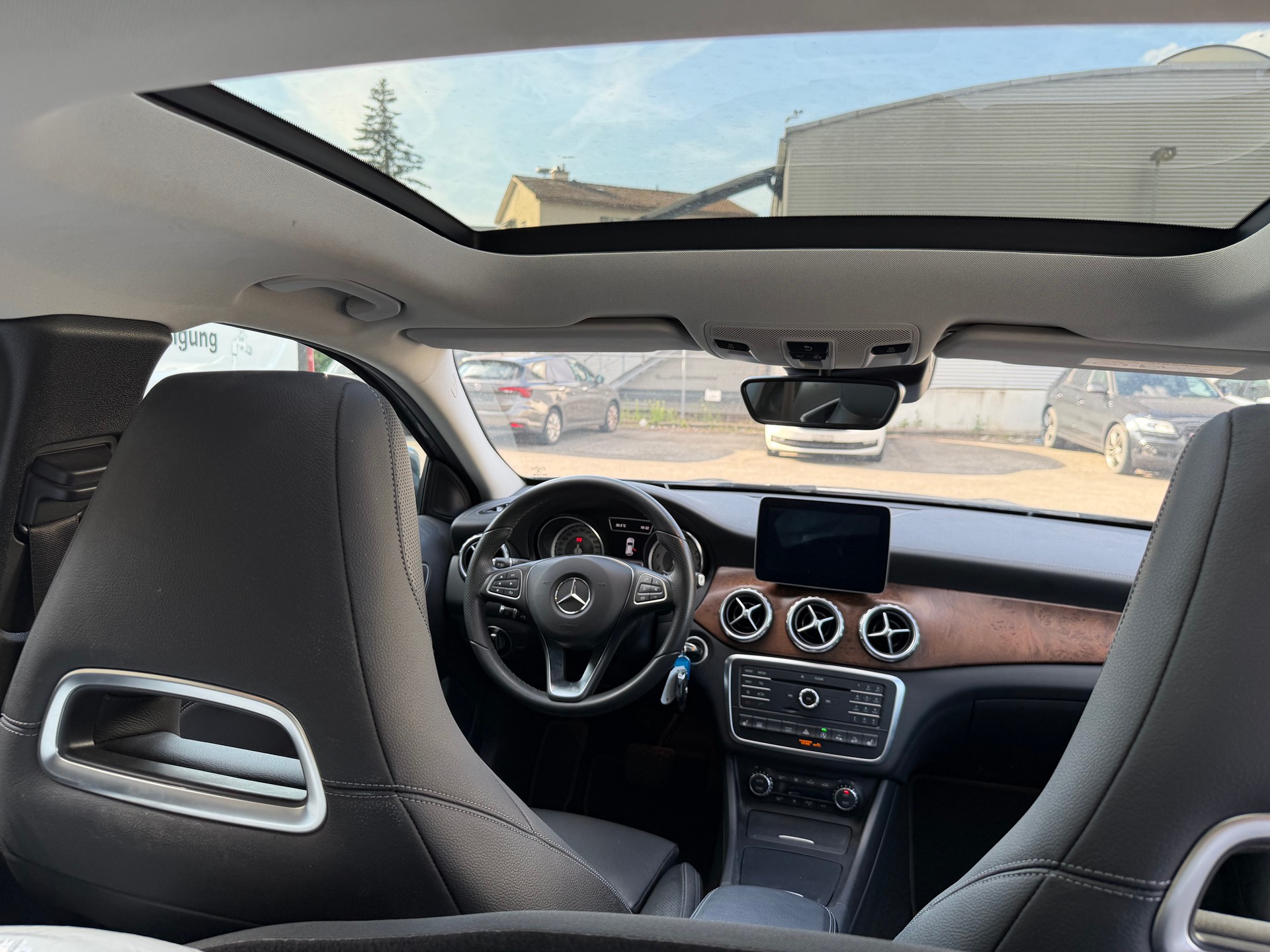 MERCEDES-BENZ GLA 250 Style 4Matic 7G-DCT-image-7
