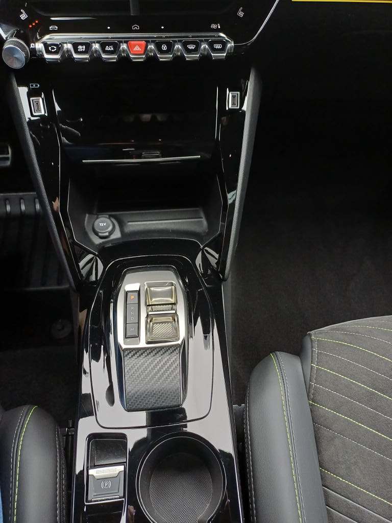PEUGEOT 2008 1.2 Hybrid 145 GT Anhängerkupplung-image-7