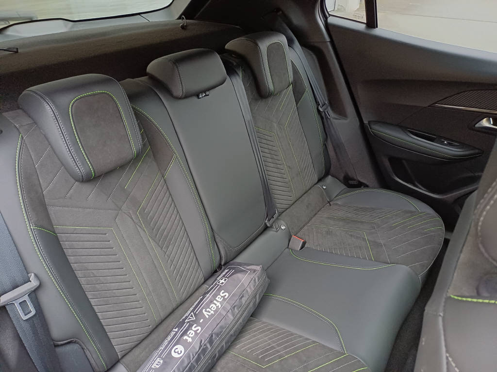 PEUGEOT 2008 1.2 Hybrid 145 GT Anhängerkupplung-image-12