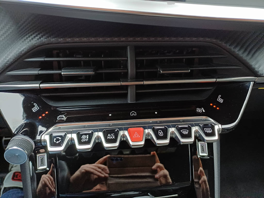 PEUGEOT 2008 1.2 Hybrid 145 GT Anhängerkupplung-image-11