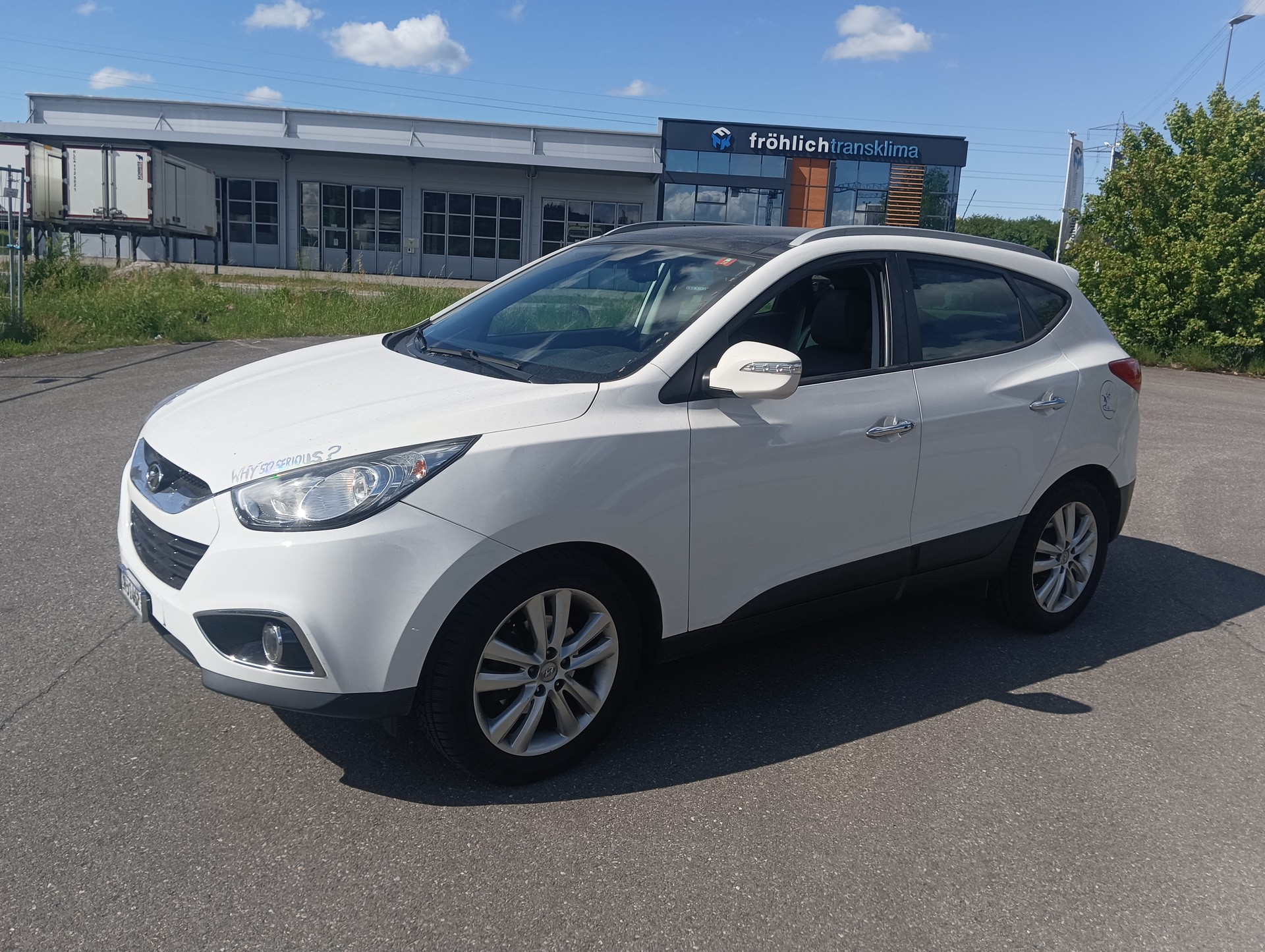 HYUNDAI iX 35 2.0 CRDi Premium 4WD Automatic-image-3