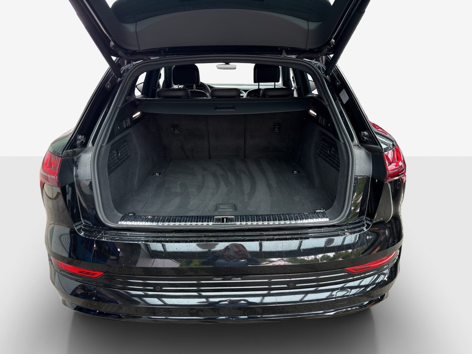 AUDI e-tron 55 Advanced quattro-image-13