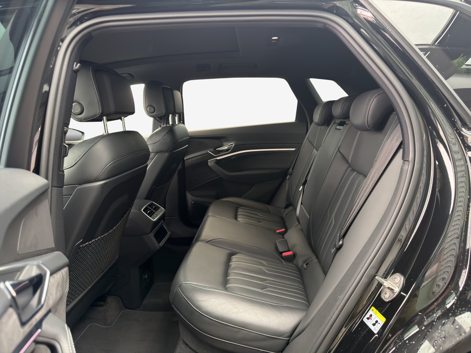 AUDI e-tron 55 Advanced quattro-image-12