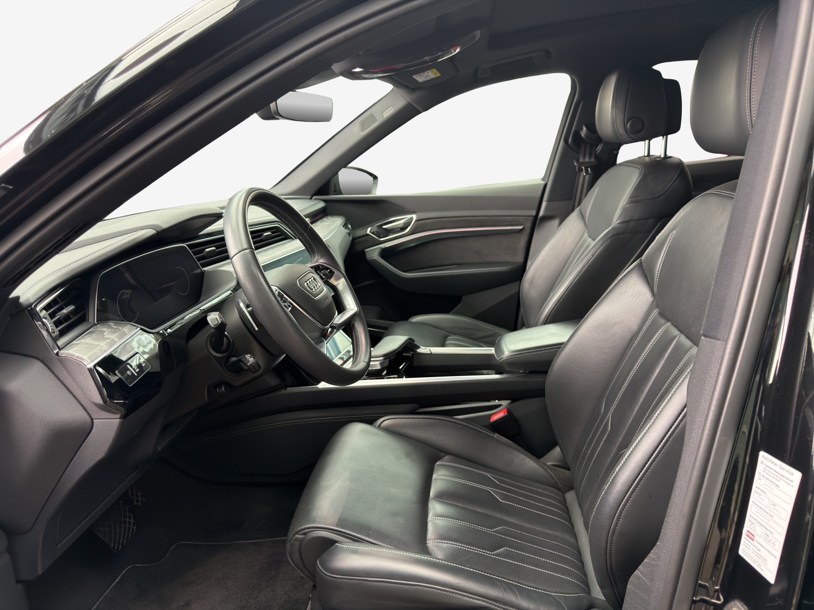 AUDI e-tron 55 Advanced quattro-image-8