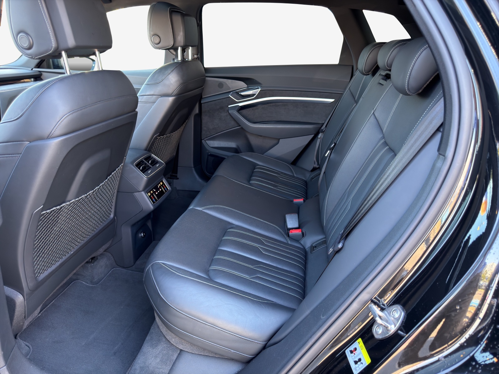 AUDI e-tron 55 Advanced quattro-image-11