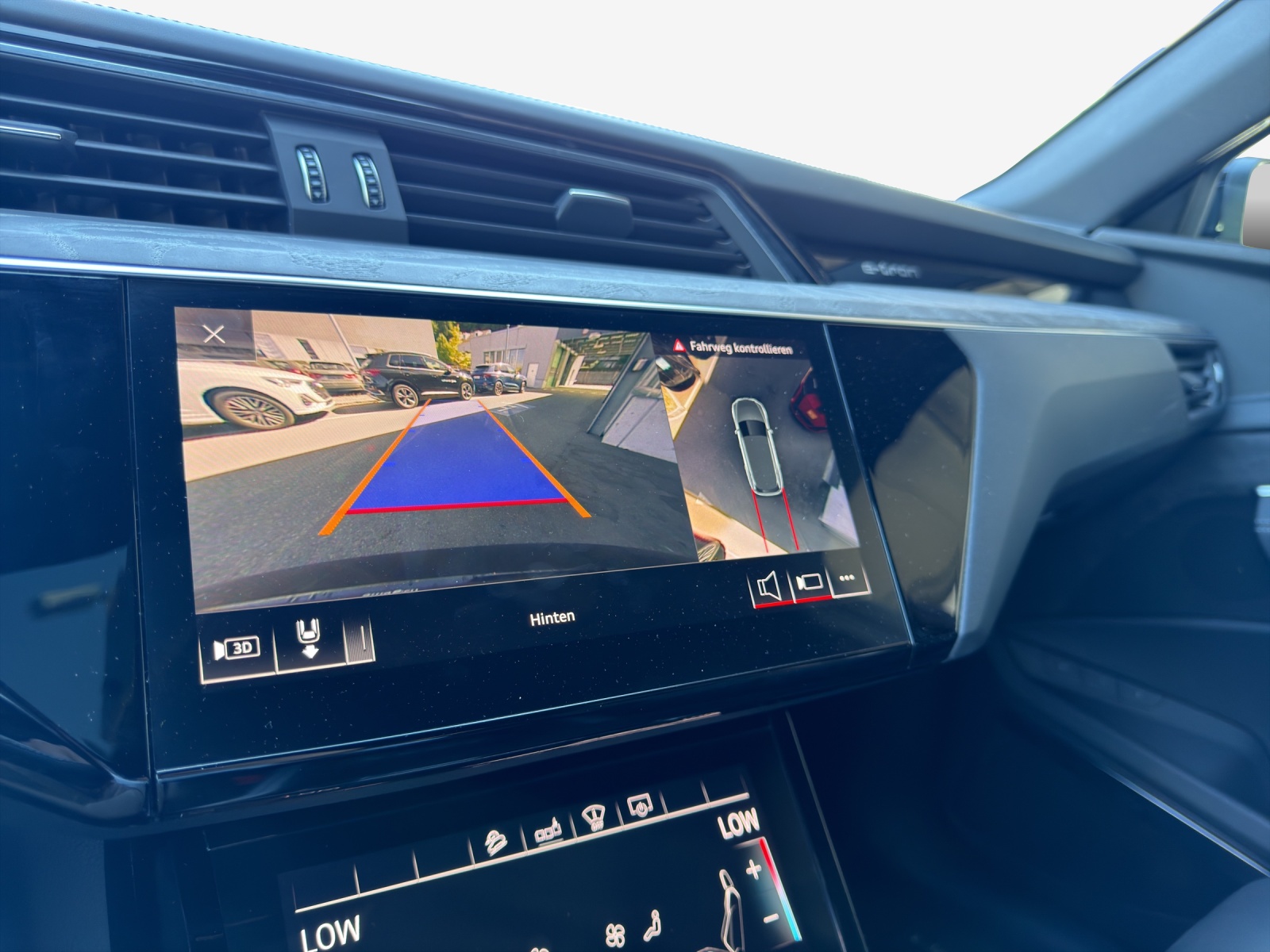 AUDI e-tron 55 Advanced quattro-image-15