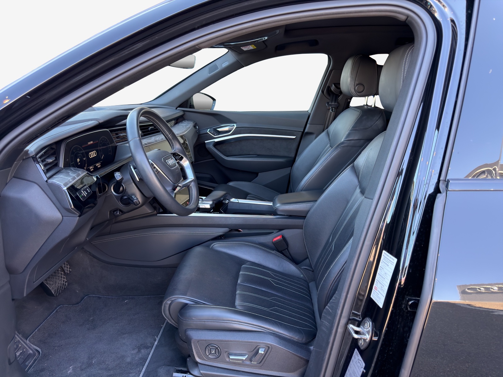 AUDI e-tron 55 Advanced quattro-image-7